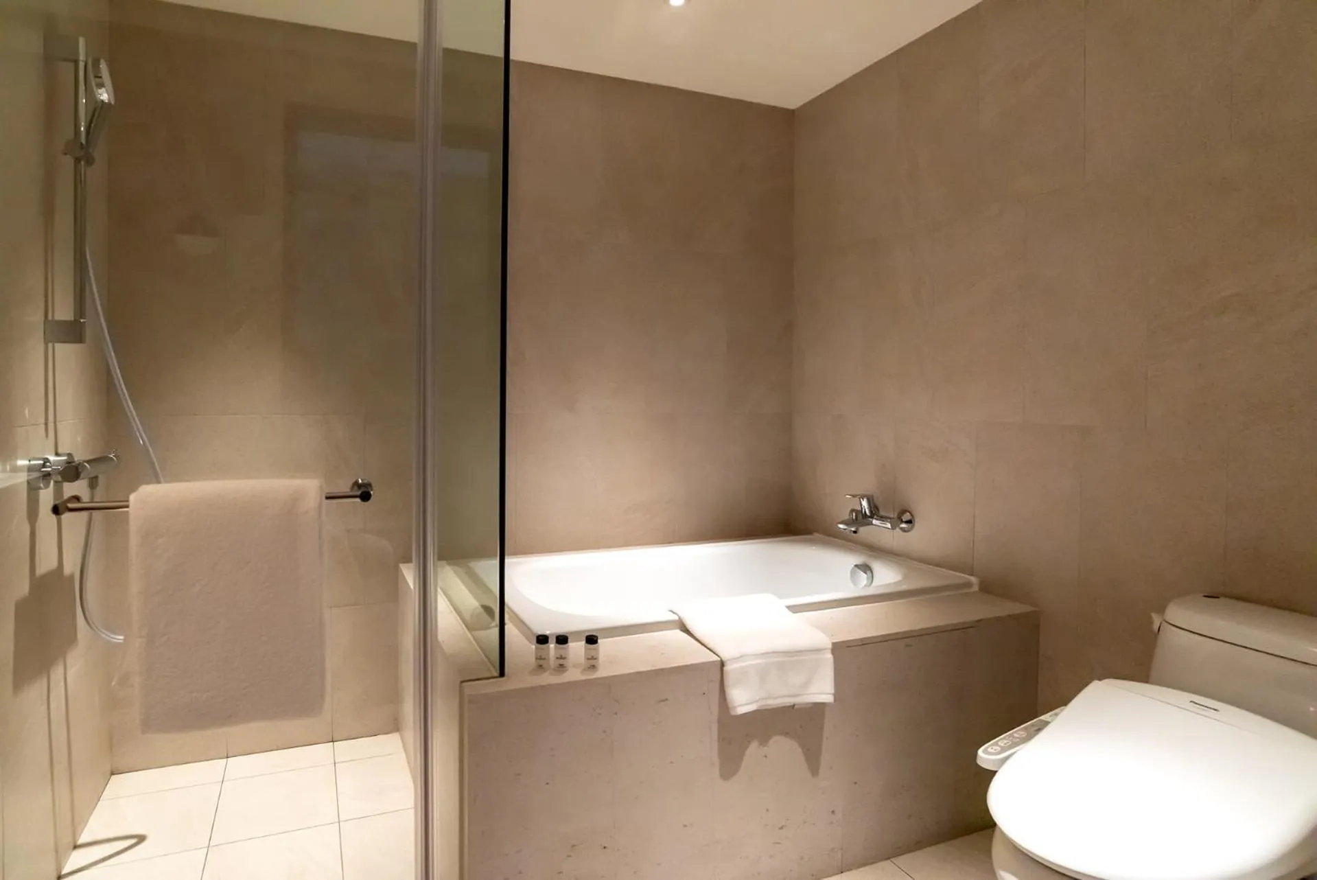 Shower in Sheraton Taoyuan Hotel