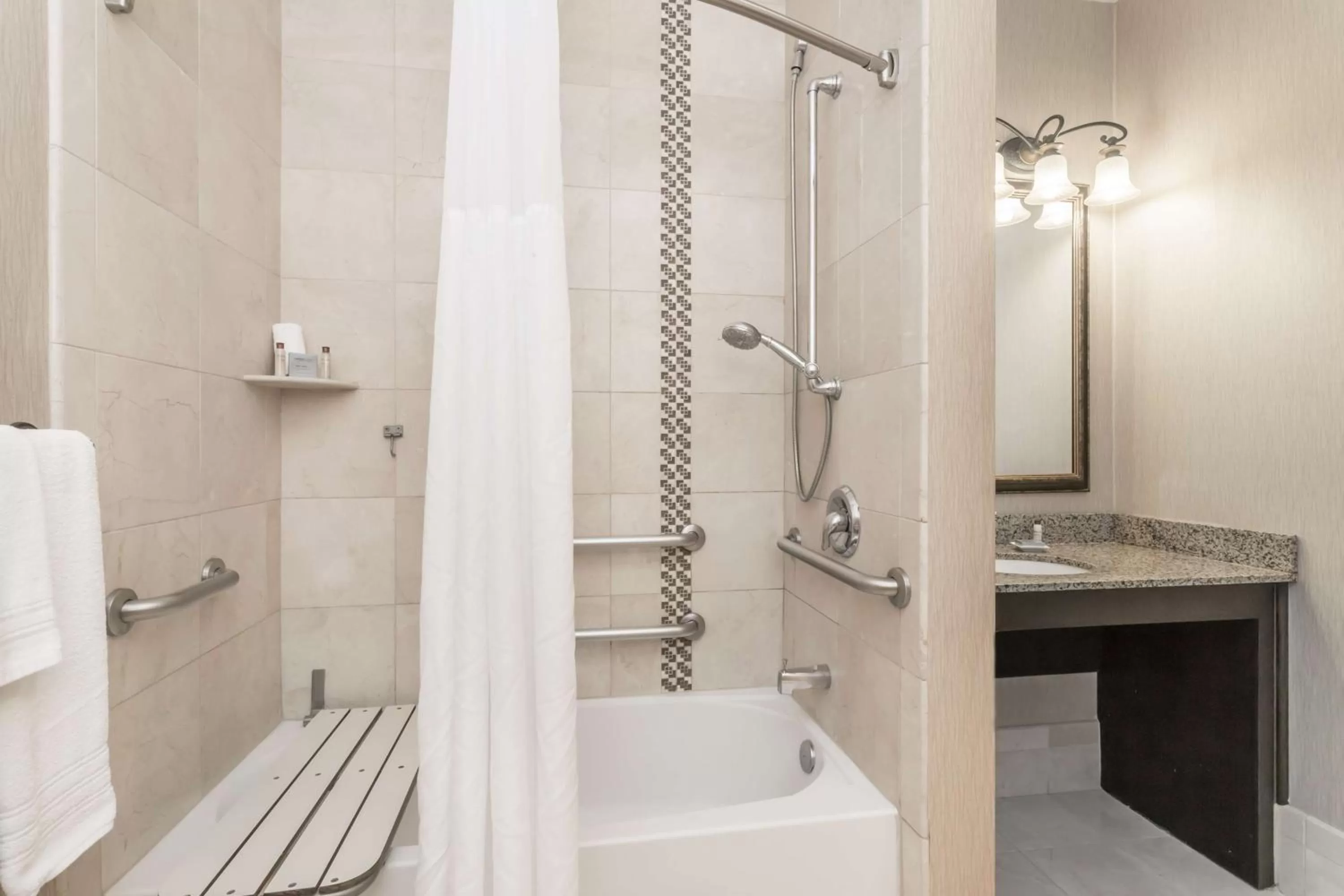 Queen Suite with Mobility/Hearing Impaired Access - Non-Smoking in Hawthorn Suites by Wyndham West Palm Beach