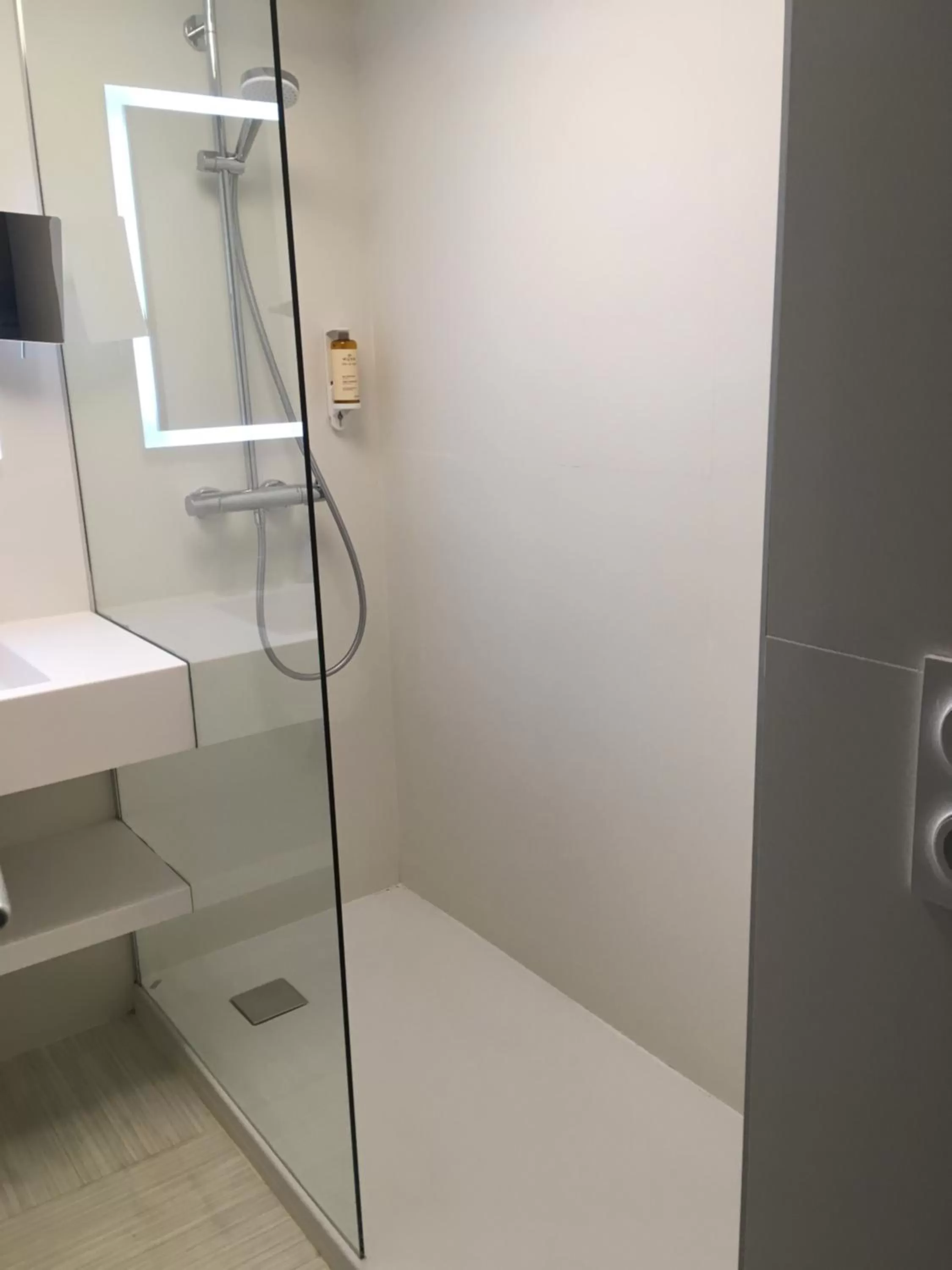 Bathroom in Mercure Perpignan Centre