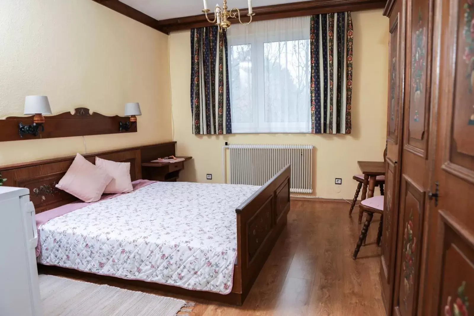 Standard Queen Room in Pension Welserhof Standard Queen Room in Pension Welserhof