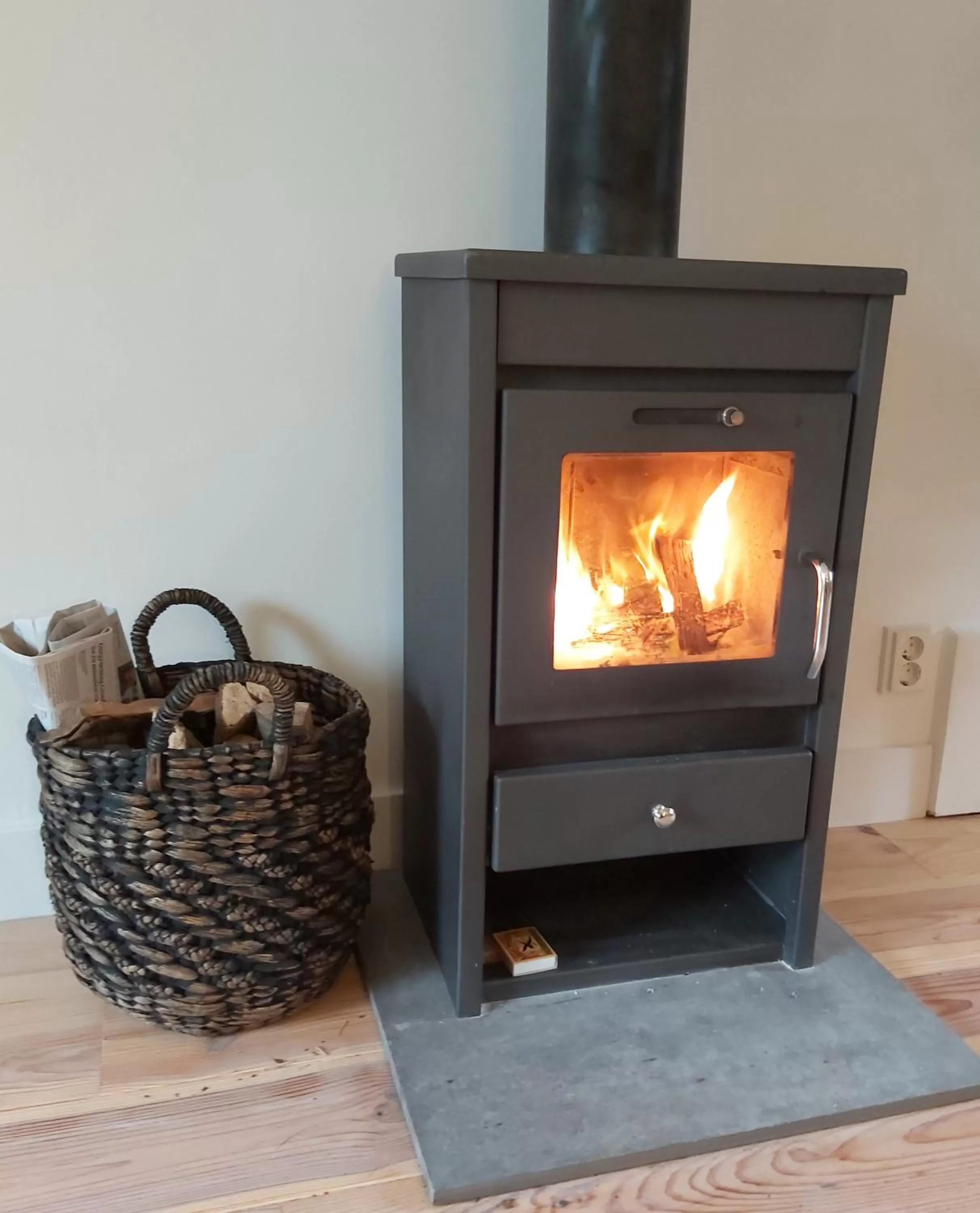 Property building, TV/Entertainment Center in B&B - Make a Wisch