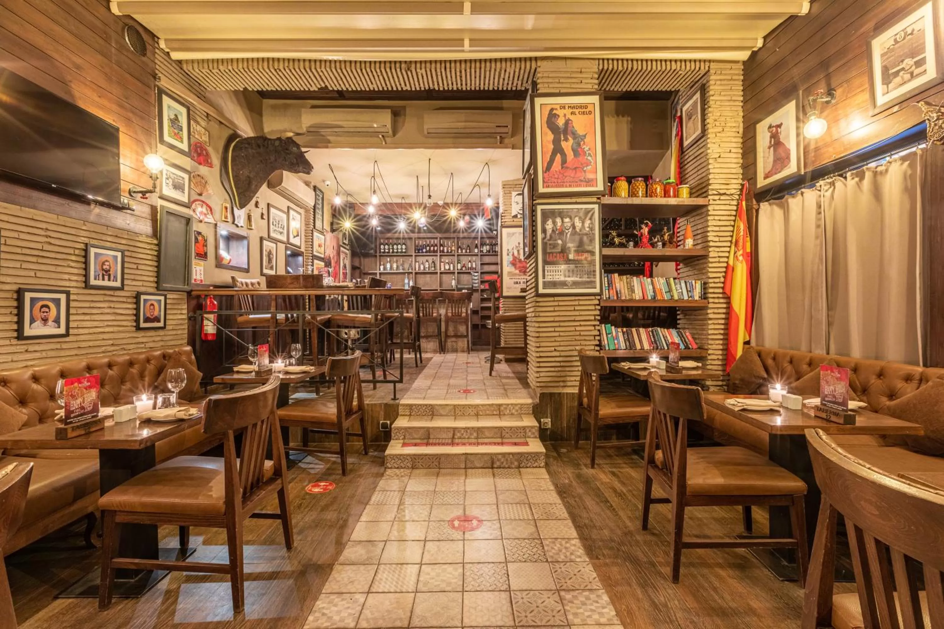 Restaurant/places to eat in Le Caspien Boutique Hotel