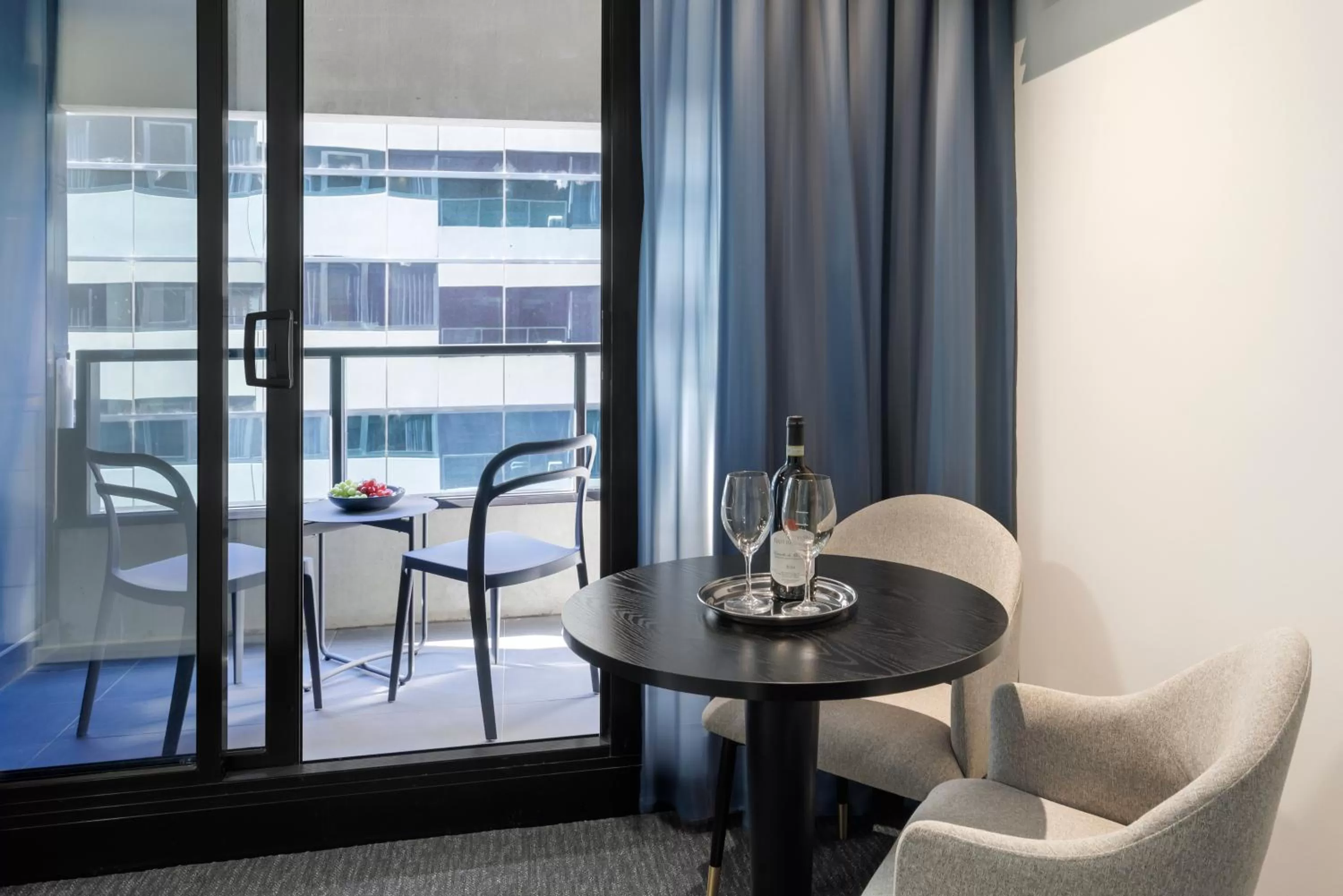 Seating area in Mercure Melbourne St Kilda Road