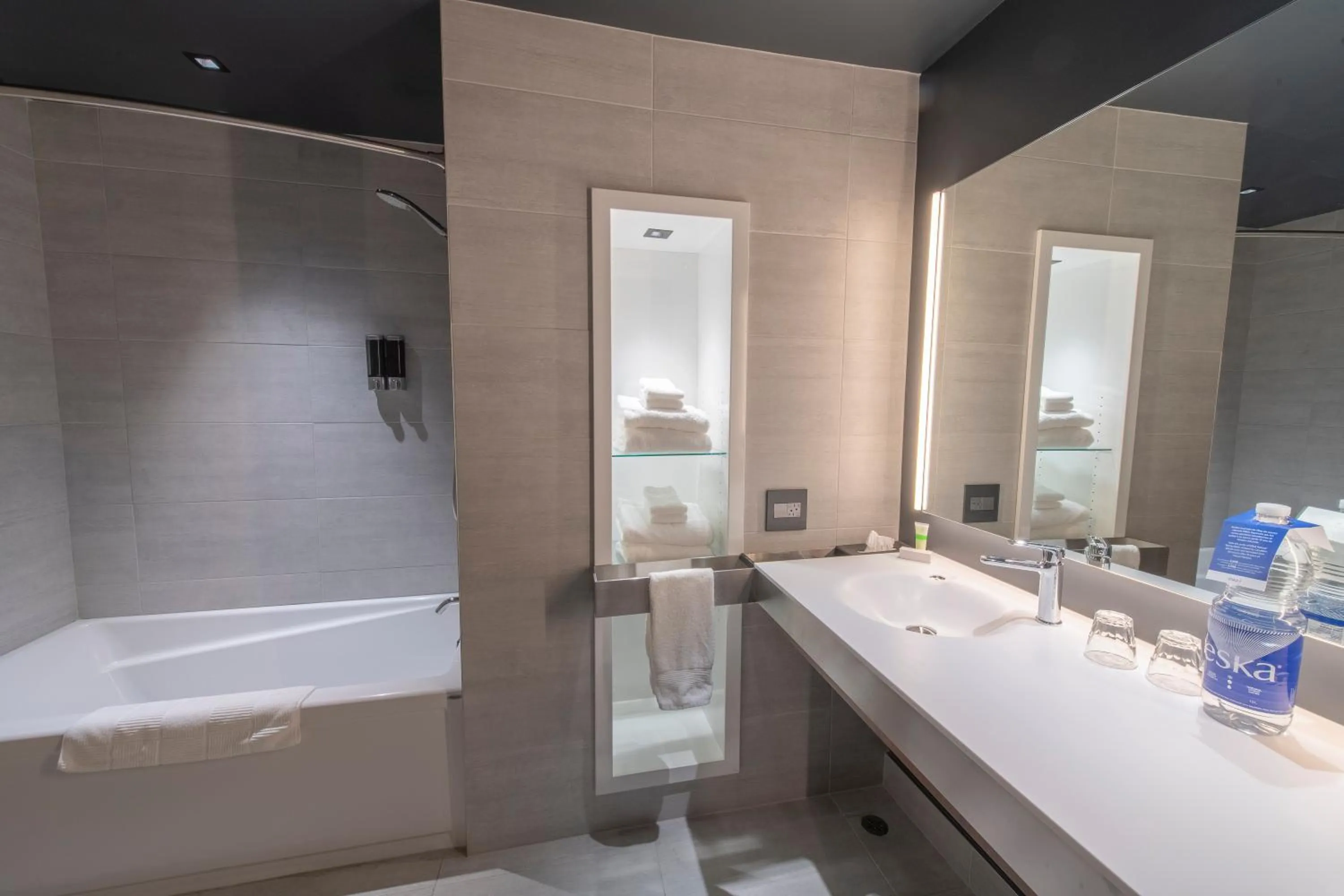 Bathroom in Grand Times Hotel – Aeroport de Quebec