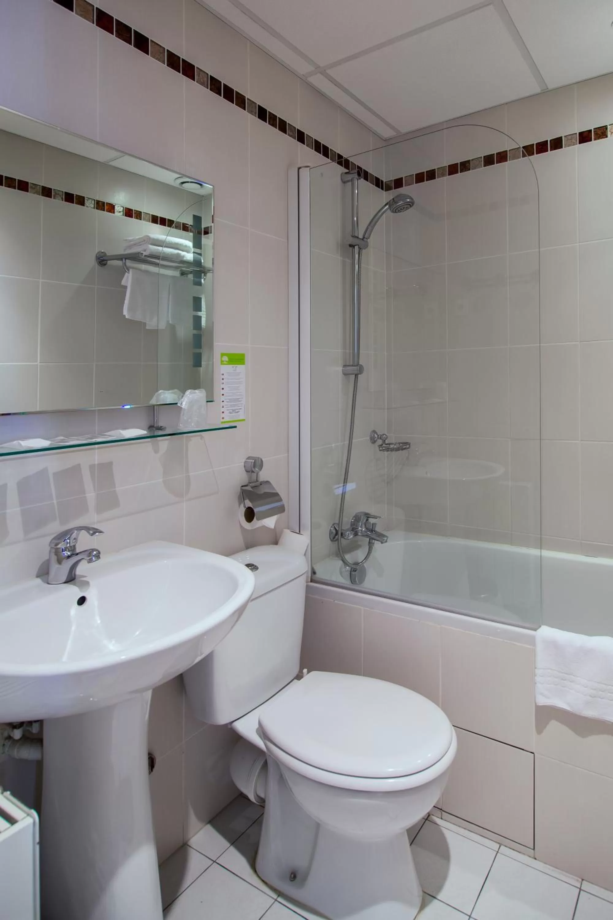 Bathroom in Grand Hôtel de Bretagne