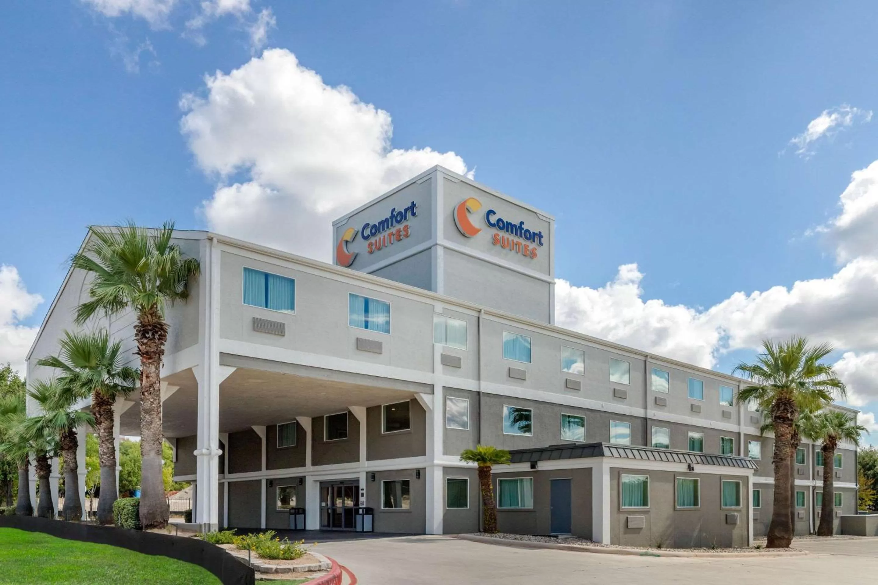 Property building in Comfort Suites San Antonio Airport North