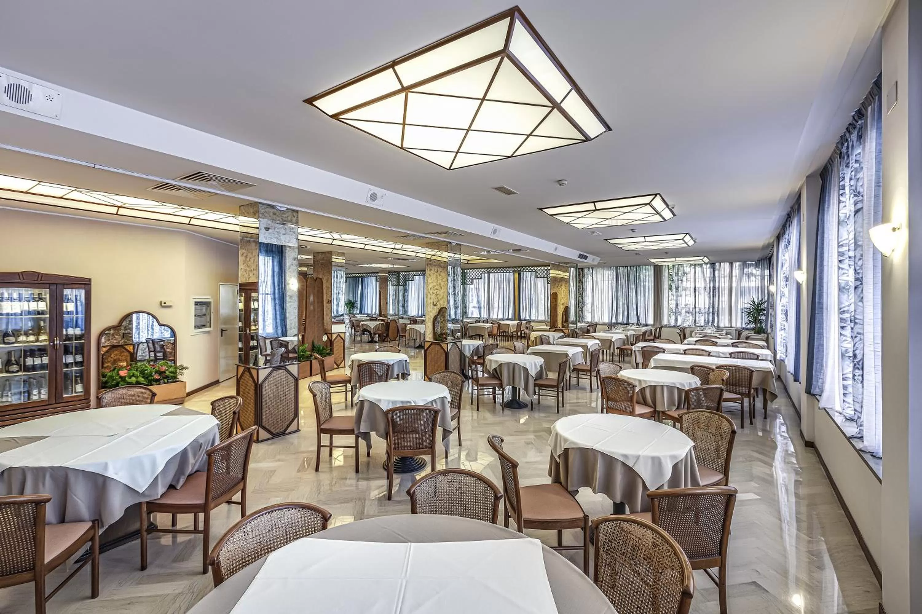 Restaurant/places to eat in Ariminum Hotel