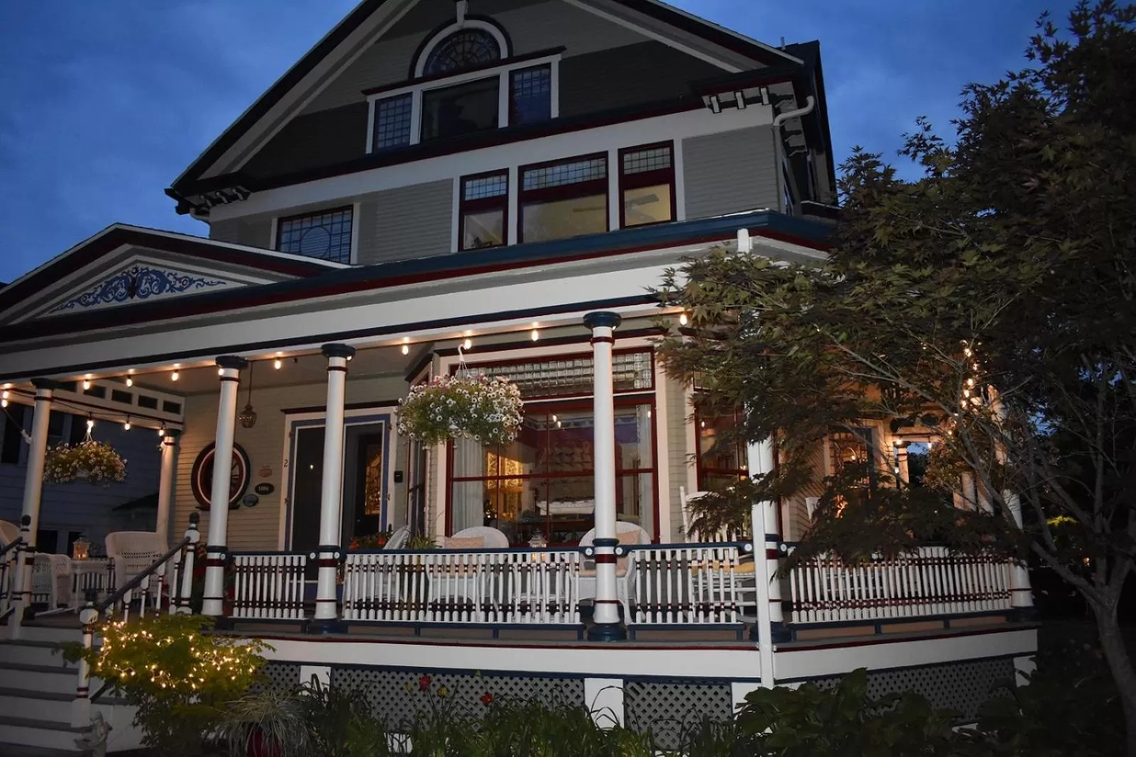 Facade/entrance, Property Building in 2W Lake