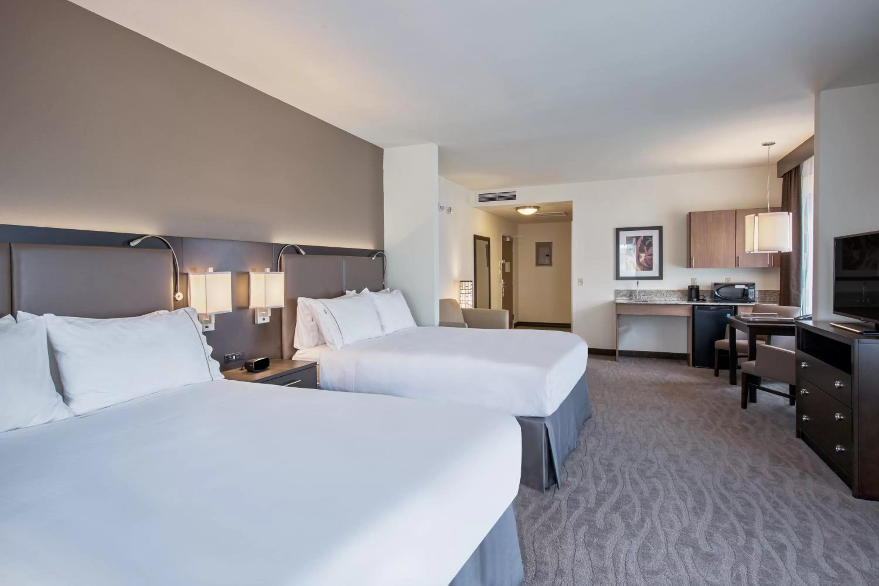 Photo of the whole room, Bed in Holiday Inn Express & Suites Kailua-Kona by IHG