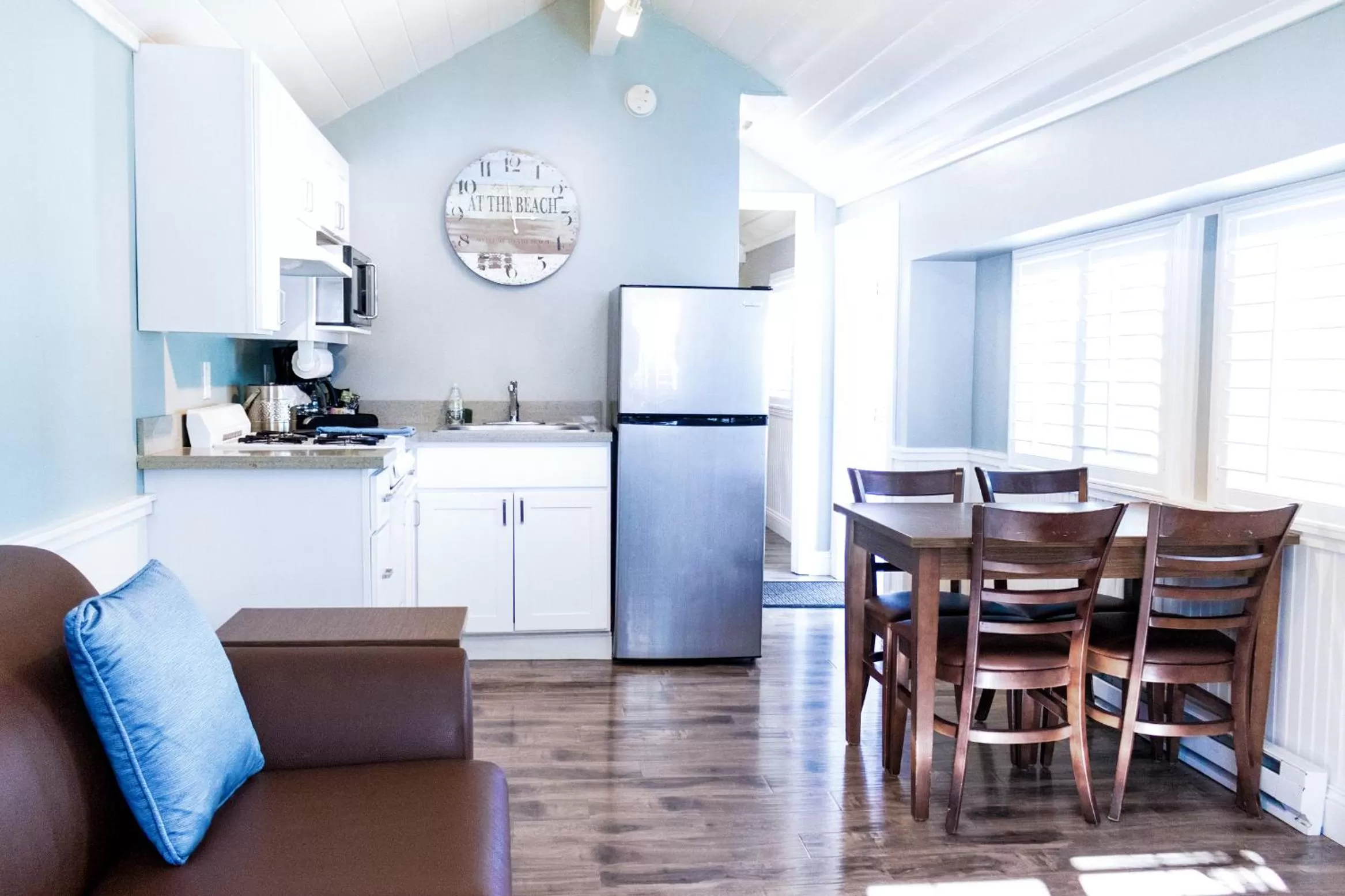 Dining area in Ocean Echo Inn & Beach Cottages