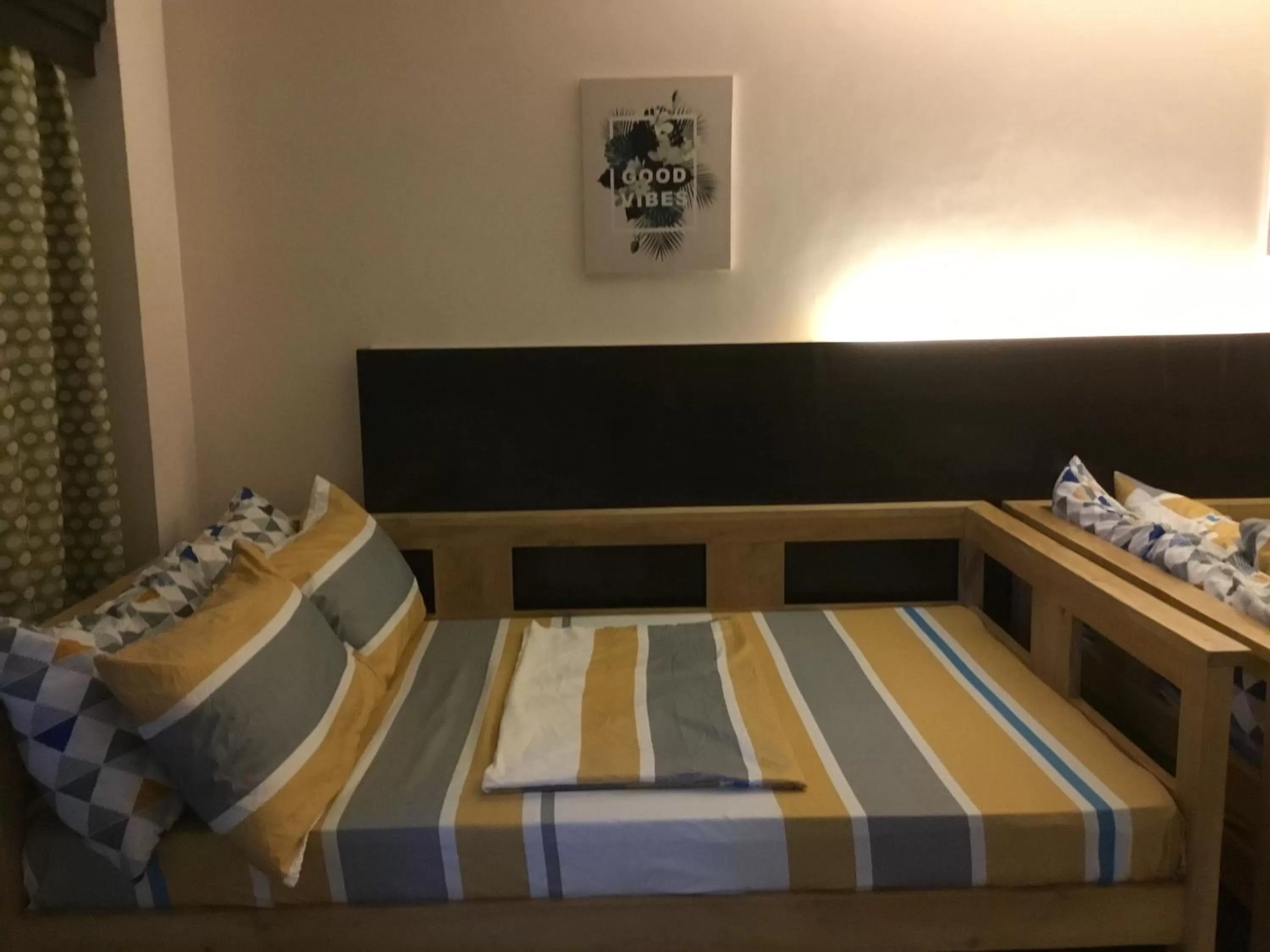 Bed in Condo with Free Swimming Pool & Viewing Deck
