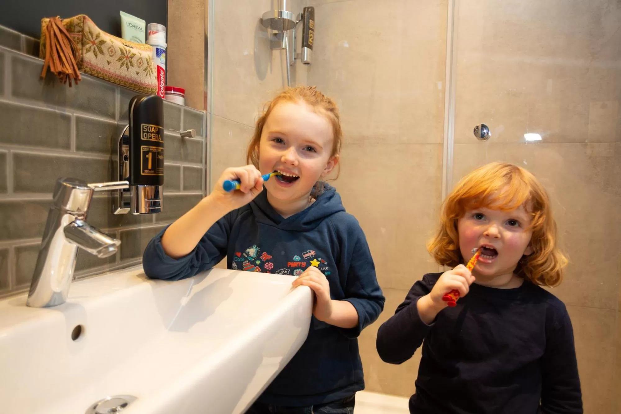 children in Schulz Hotel Berlin Wall at the East Side Gallery