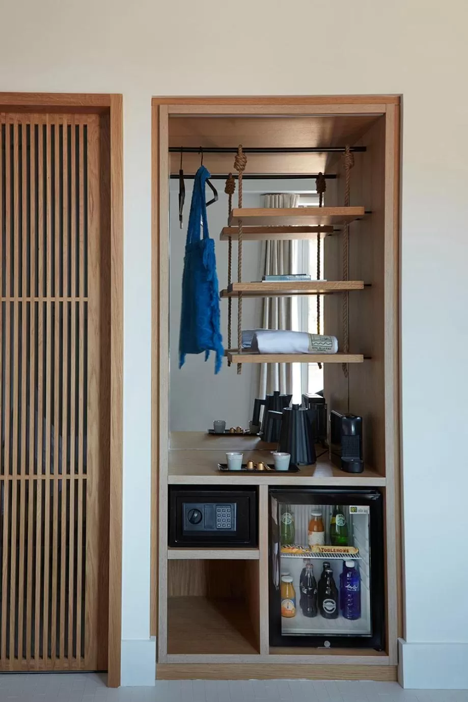 wardrobe in Hôtel de La Plage