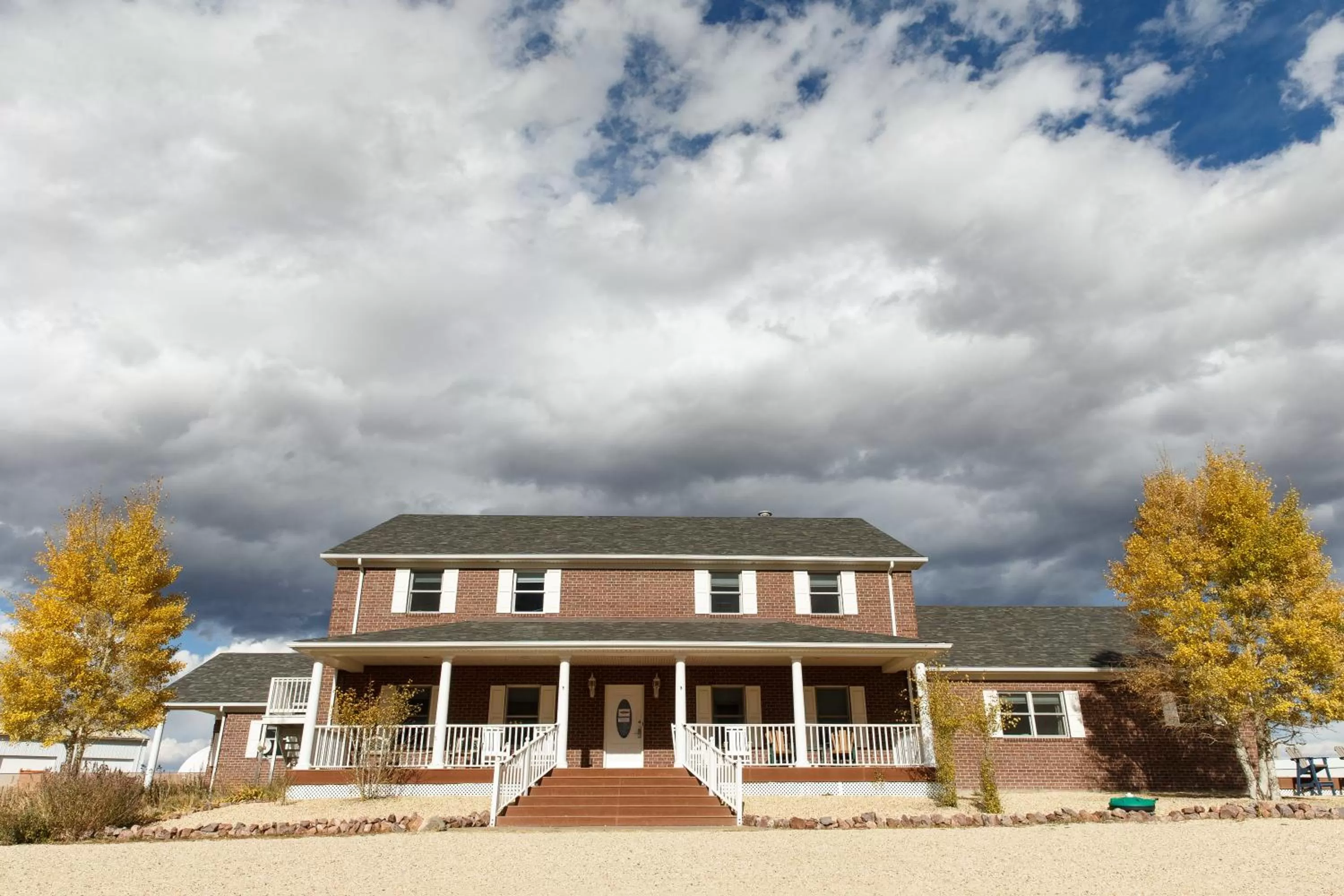 Facade/entrance, Property Building in Lamp Post Lodge