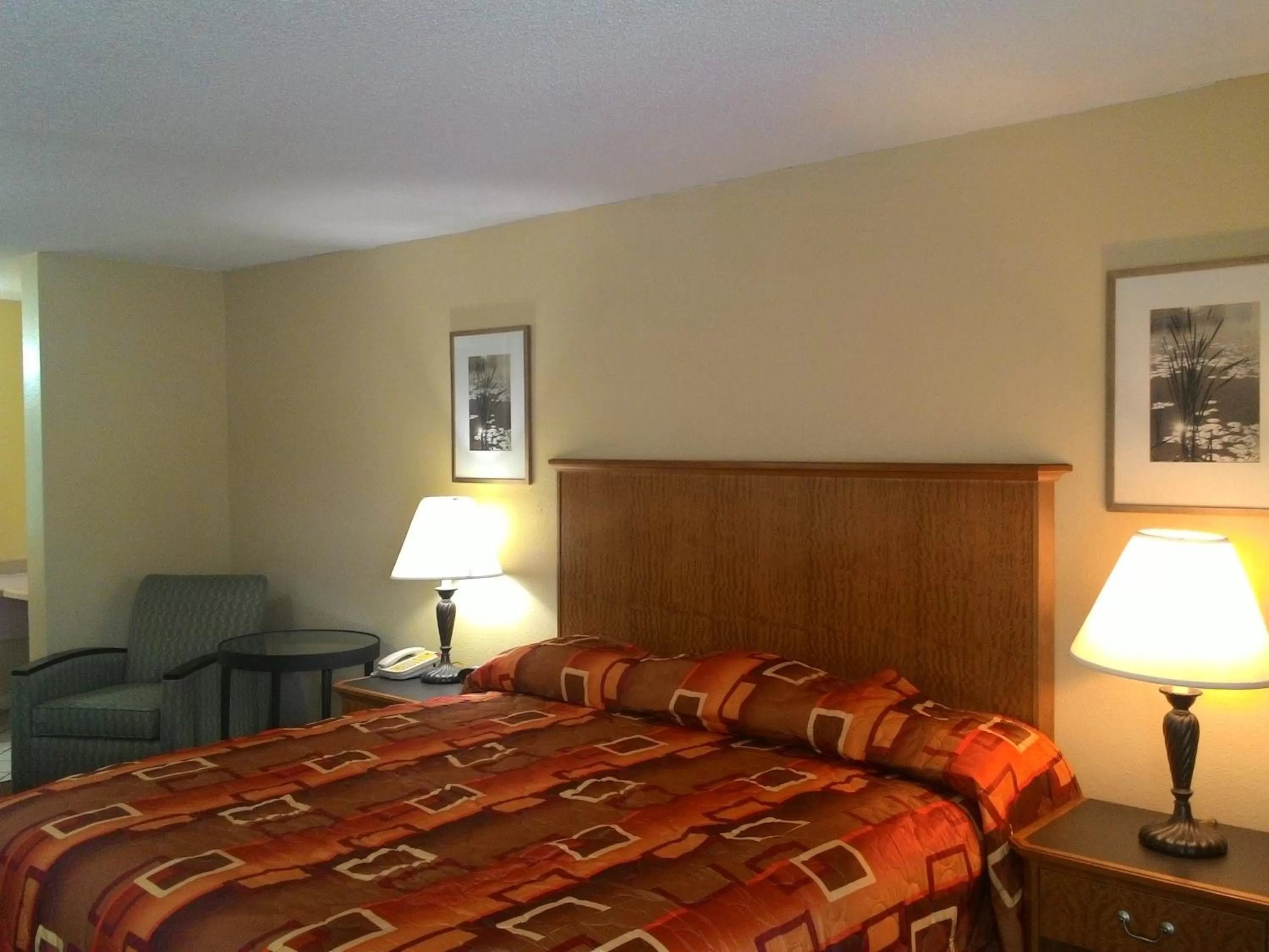 Photo of the whole room, Bed in Apalachicola Bay Inn