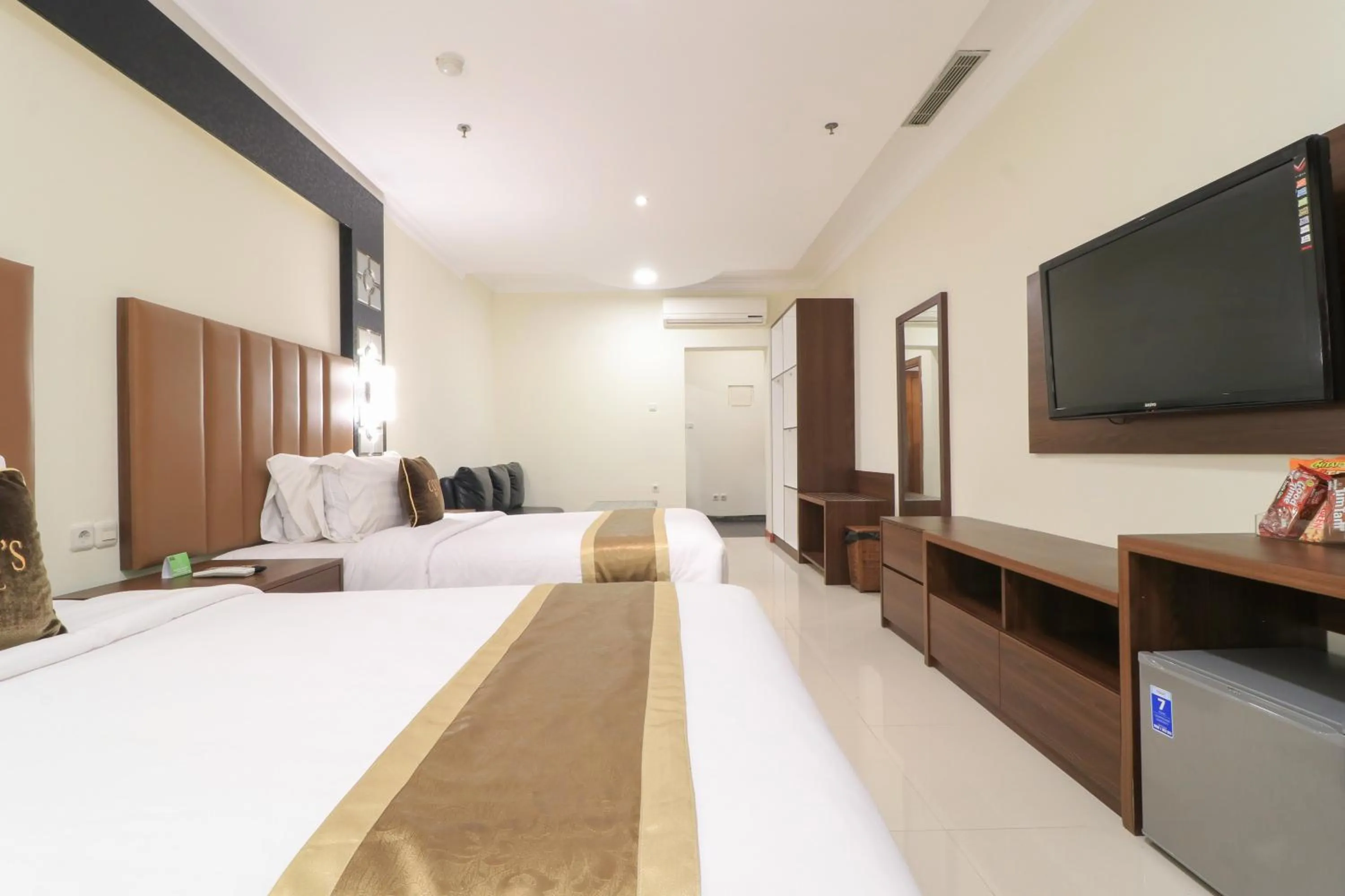 Bedroom, Bed in Coins Hotel Jakarta