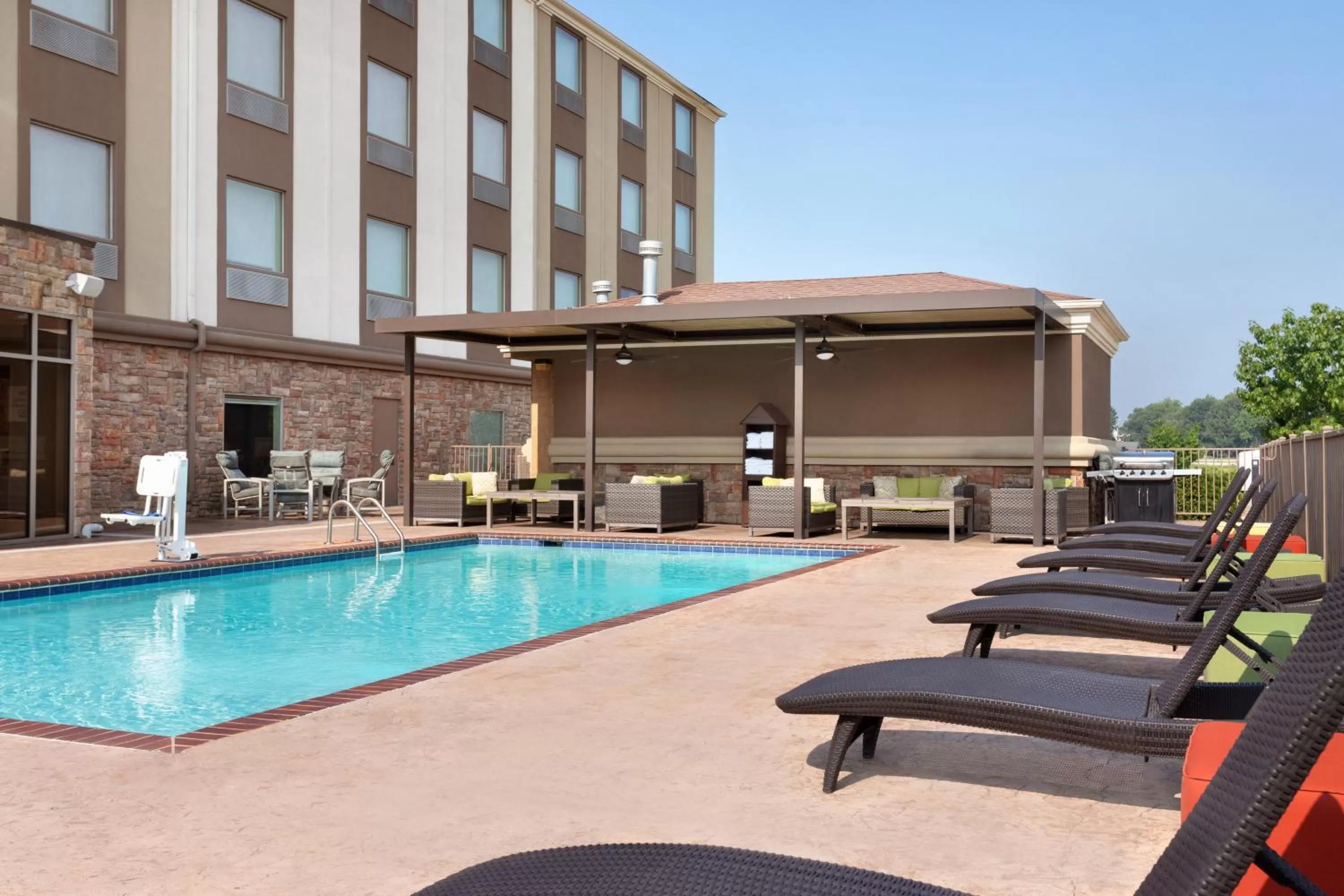 Swimming pool in Holiday Inn Express & Suites Searcy by IHG