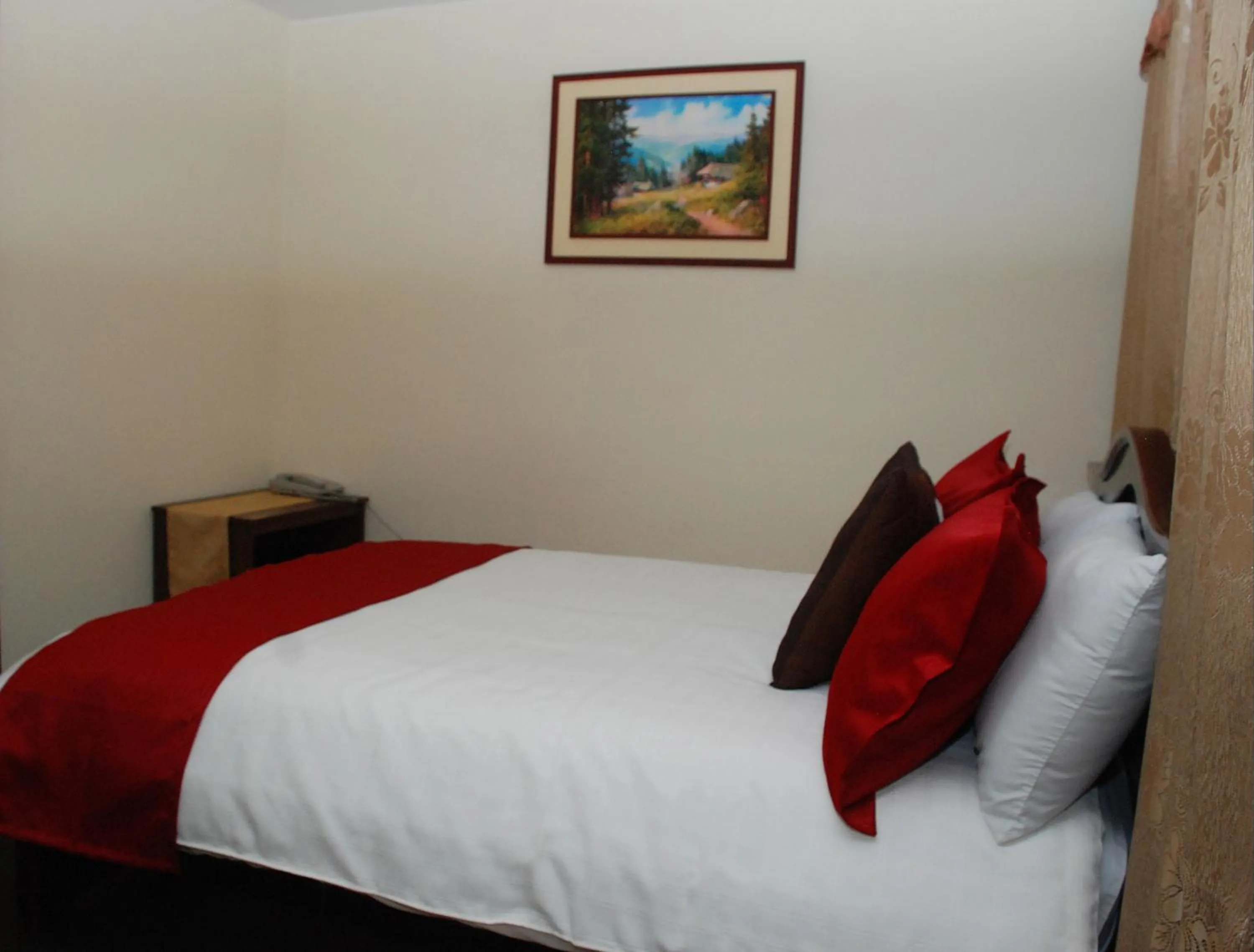 Photo of the whole room, Bed in Hotel Bonaventure