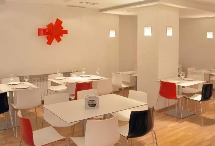 Restaurant/Places to Eat in Hotel Trefacio