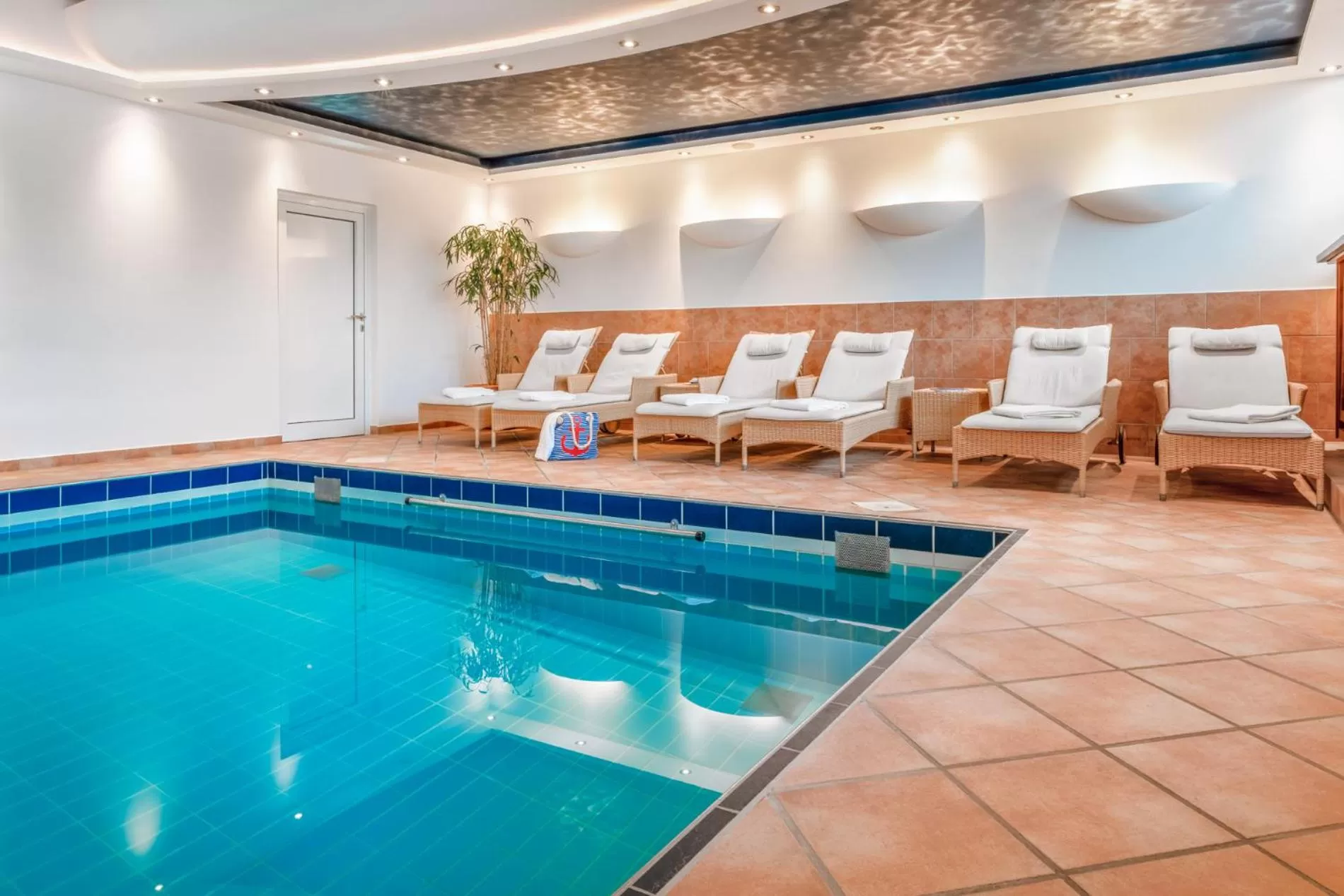 Swimming pool in Hotel Yachtclub