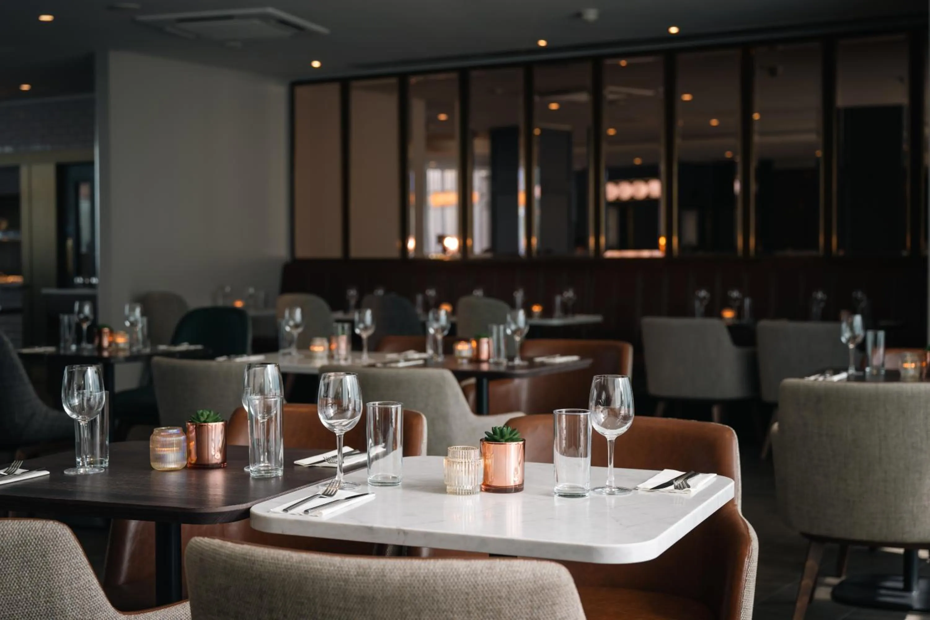 Restaurant/places to eat in Aspect Hotel Park West