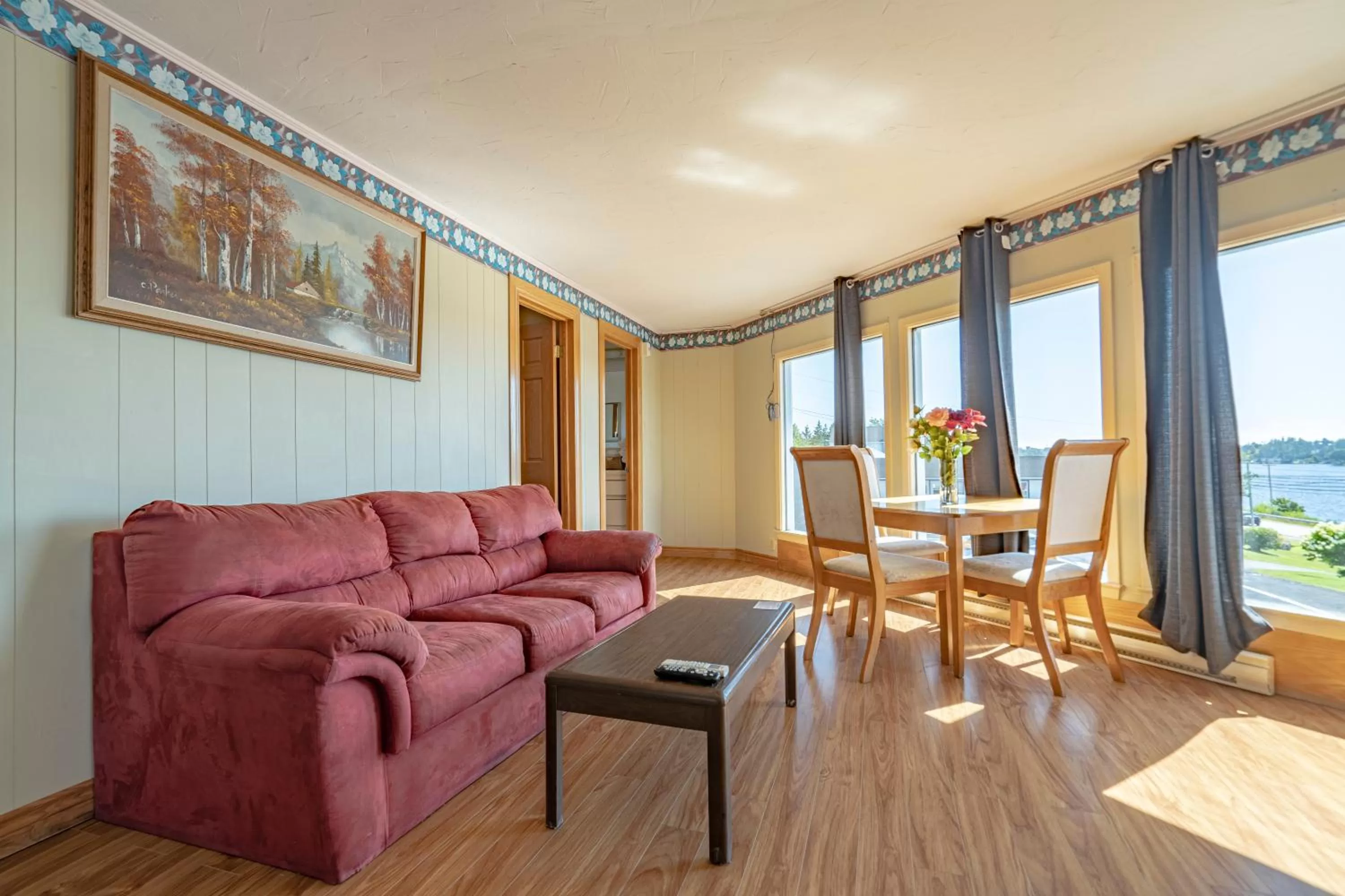 Living room in Novastar Motel On The Lake