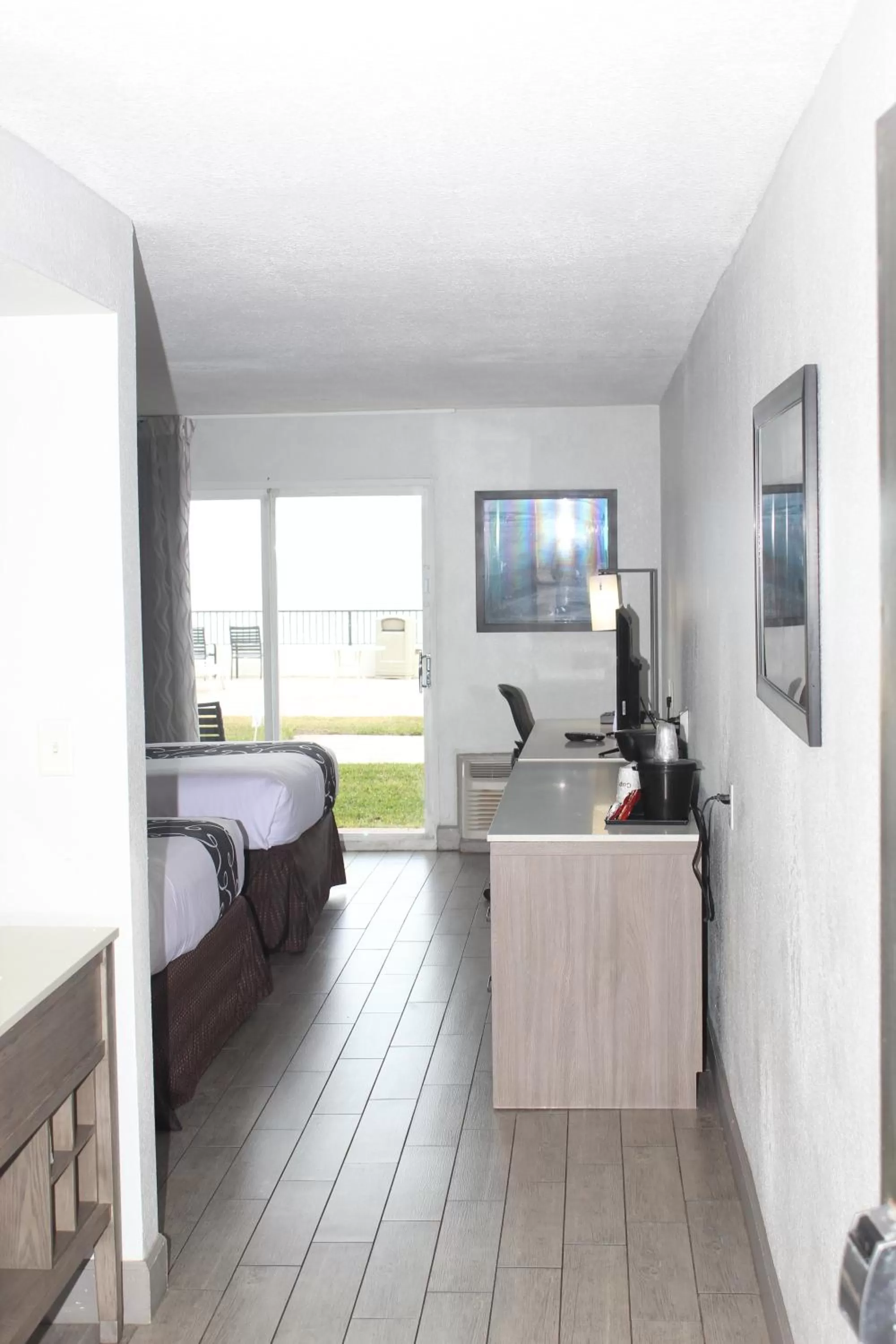 TV and multimedia, Bed in La Quinta by Wyndham Oceanfront Daytona Beach