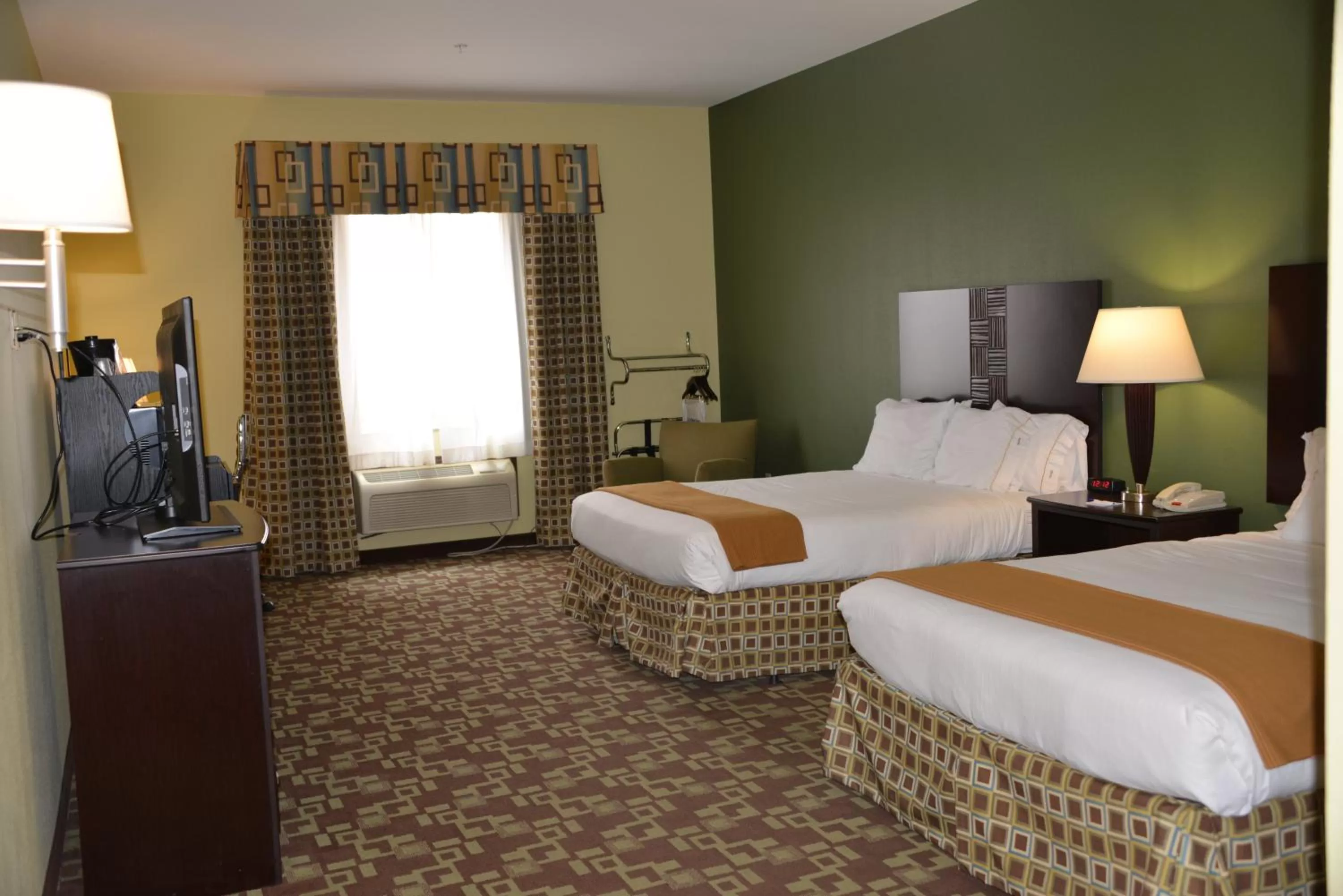 Photo of the whole room, Bed in Holiday Inn Express Hotel & Suites Dumas by IHG