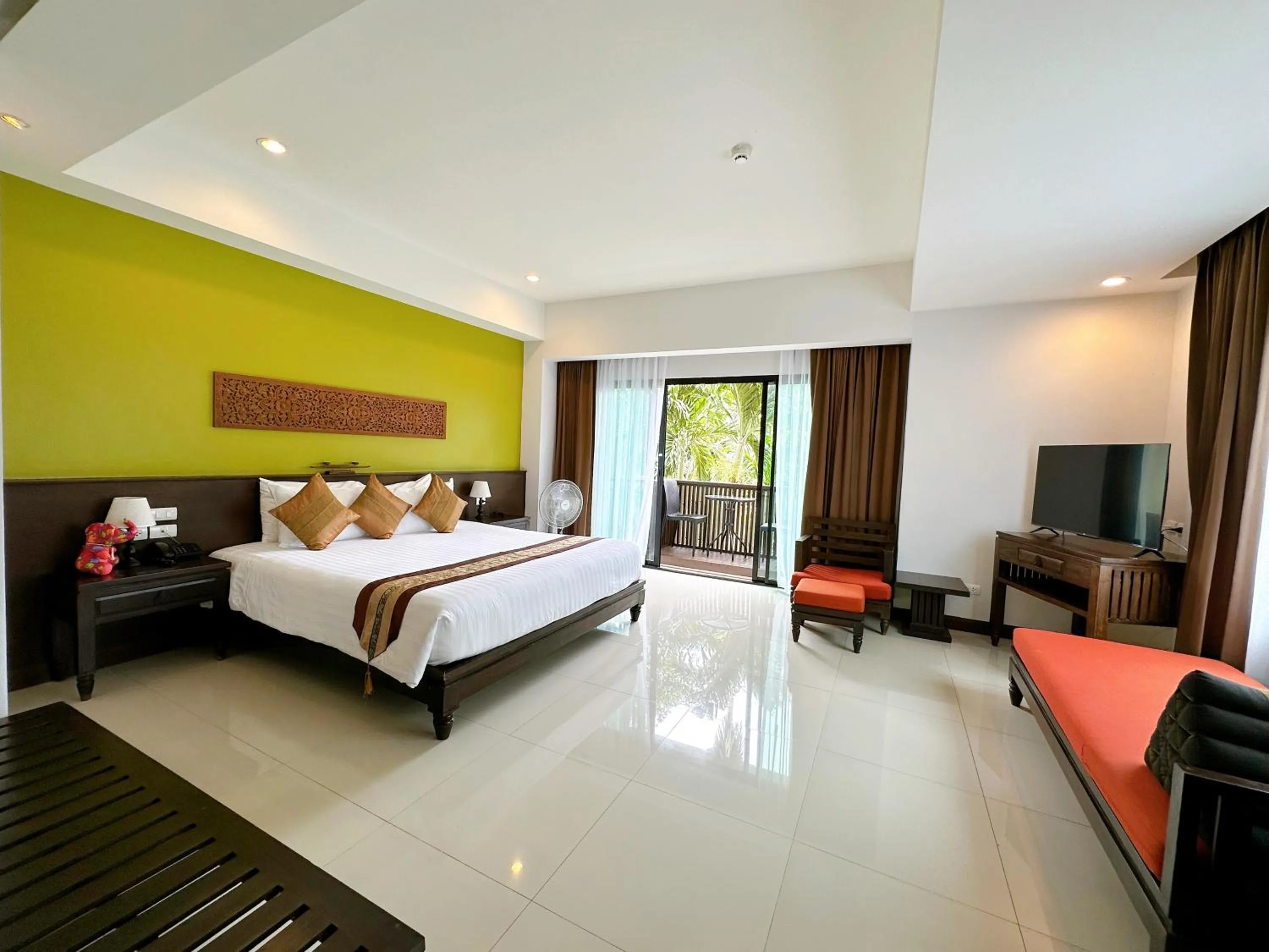 Photo of the whole room, Bed in Navatara Phuket Resort