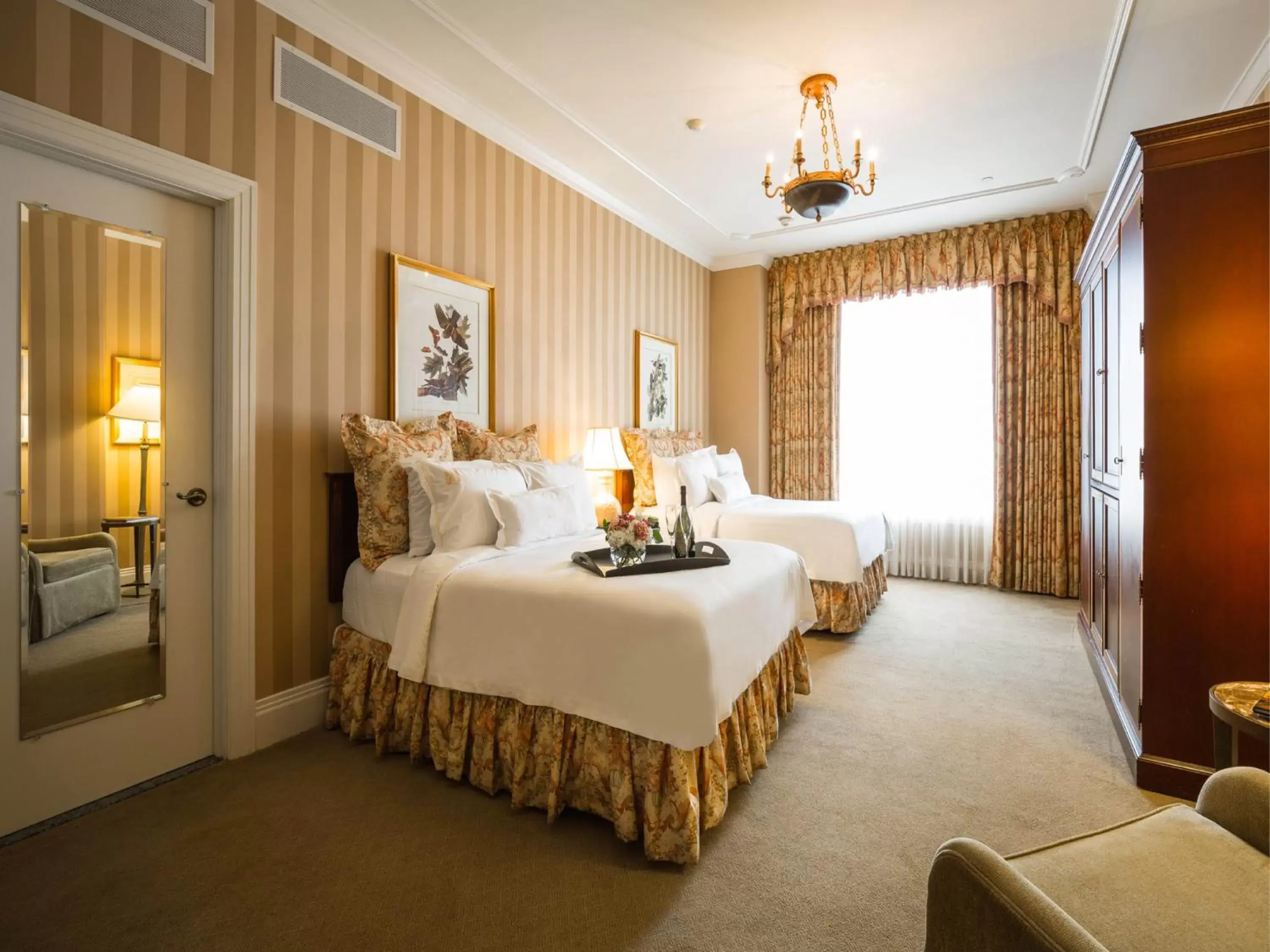 Traditional Double Room with Two Double Beds in Hotel Monteleone Traditional Double Room with Two Double Beds in Hotel Monteleone