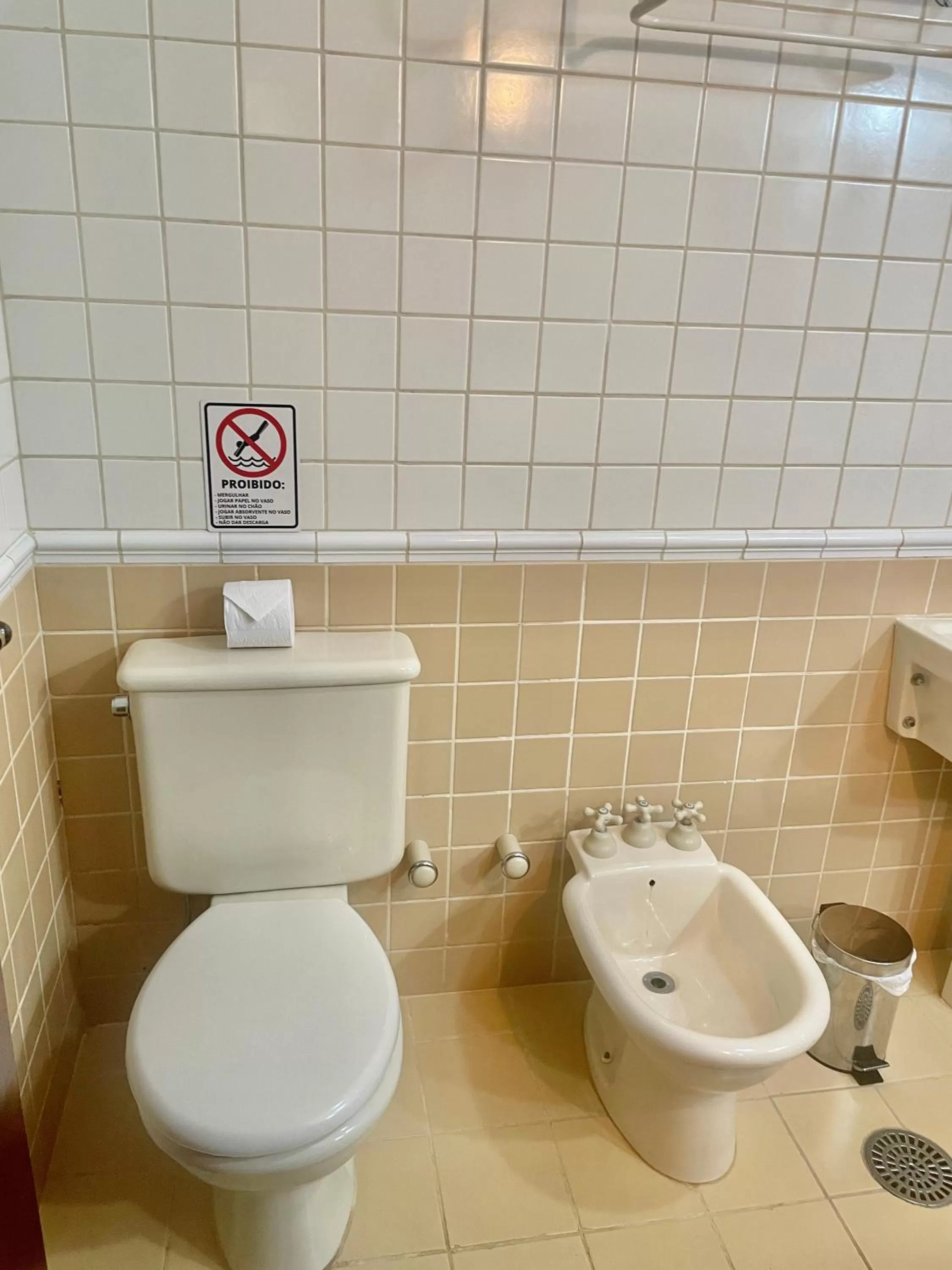 Toilet, Bathroom in MineirINN l Piscina Aquecida e Hidro na Montanha
