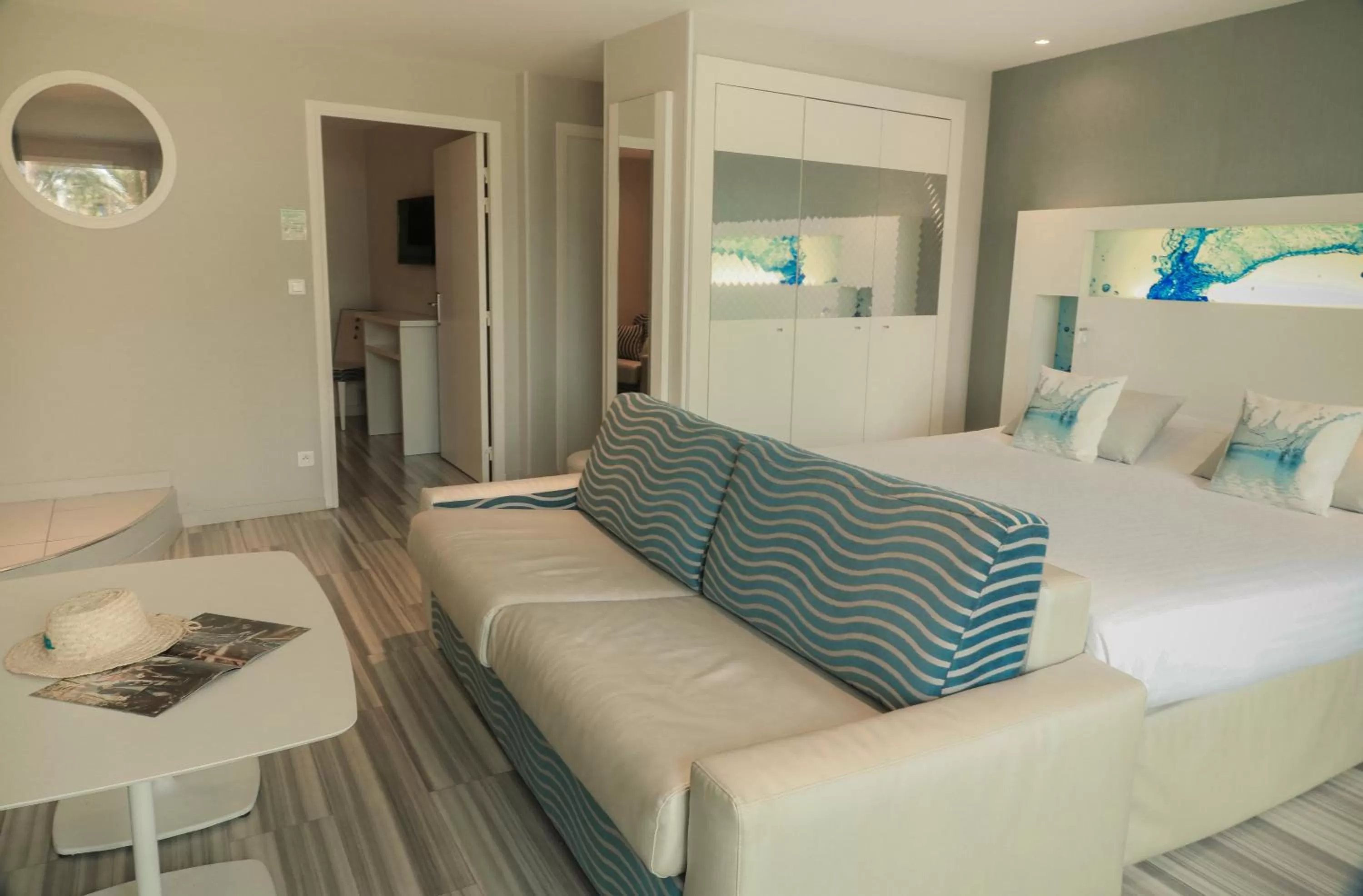 Balcony/Terrace, Bed in Hôtel Josse