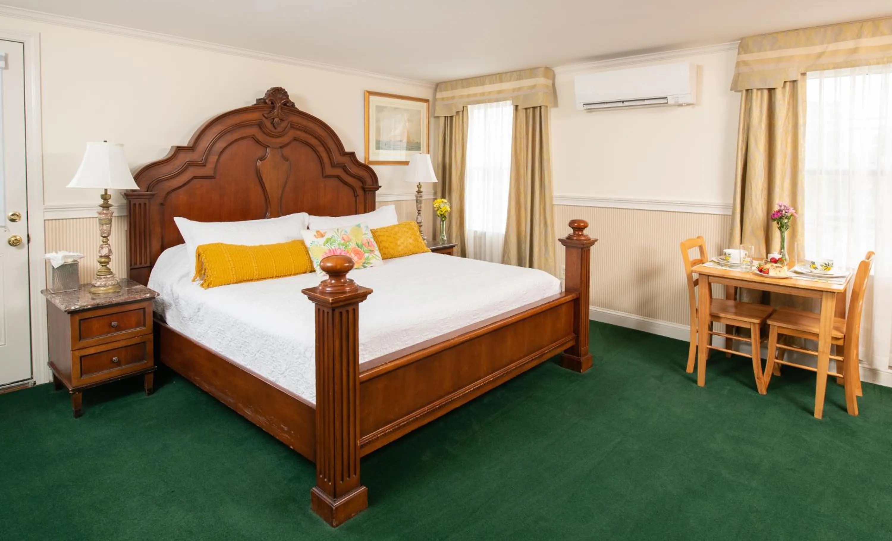 Bed in America's Cup Inn Newport