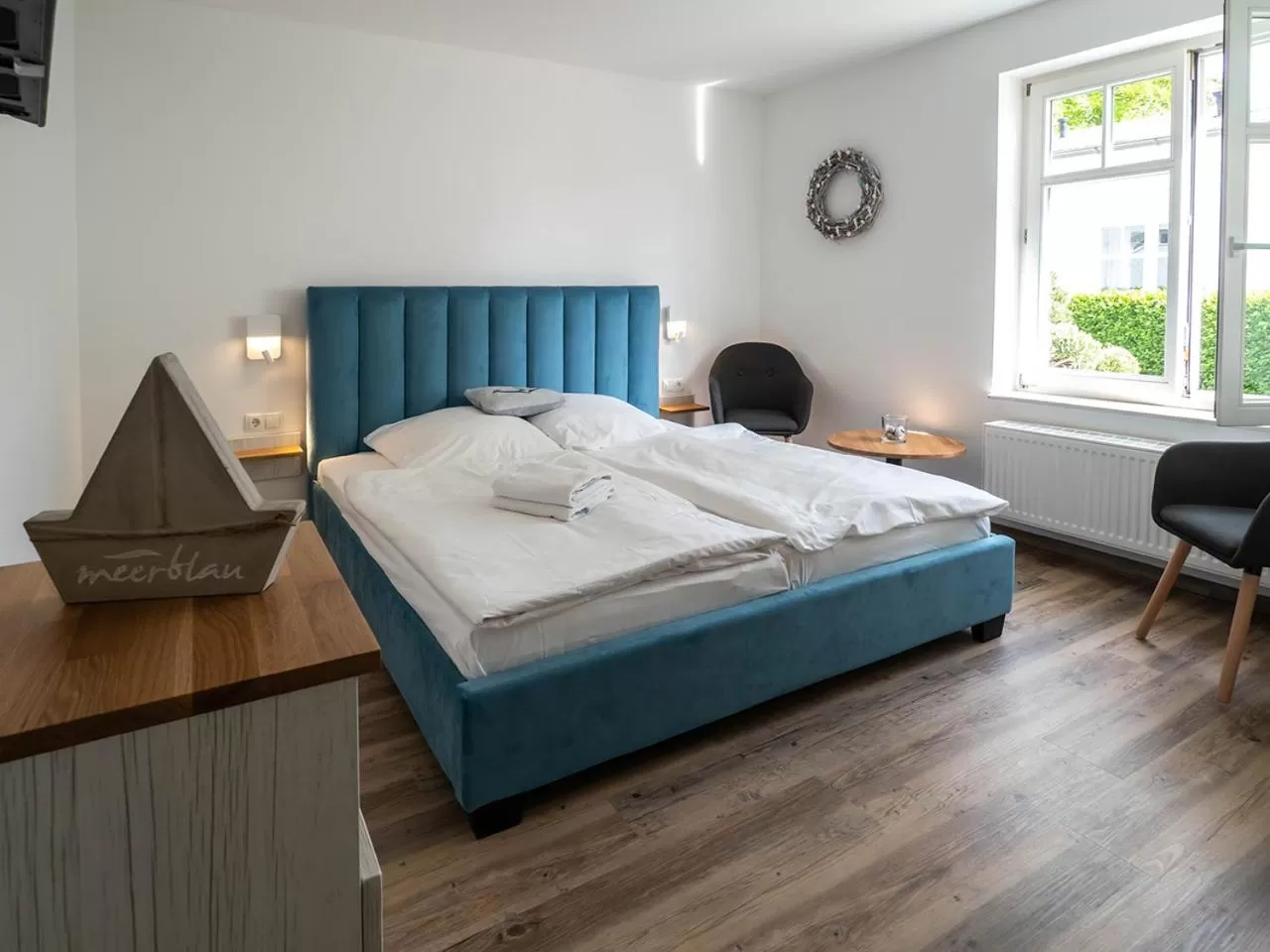 Photo of the whole room, Bed in Hotel meerblau