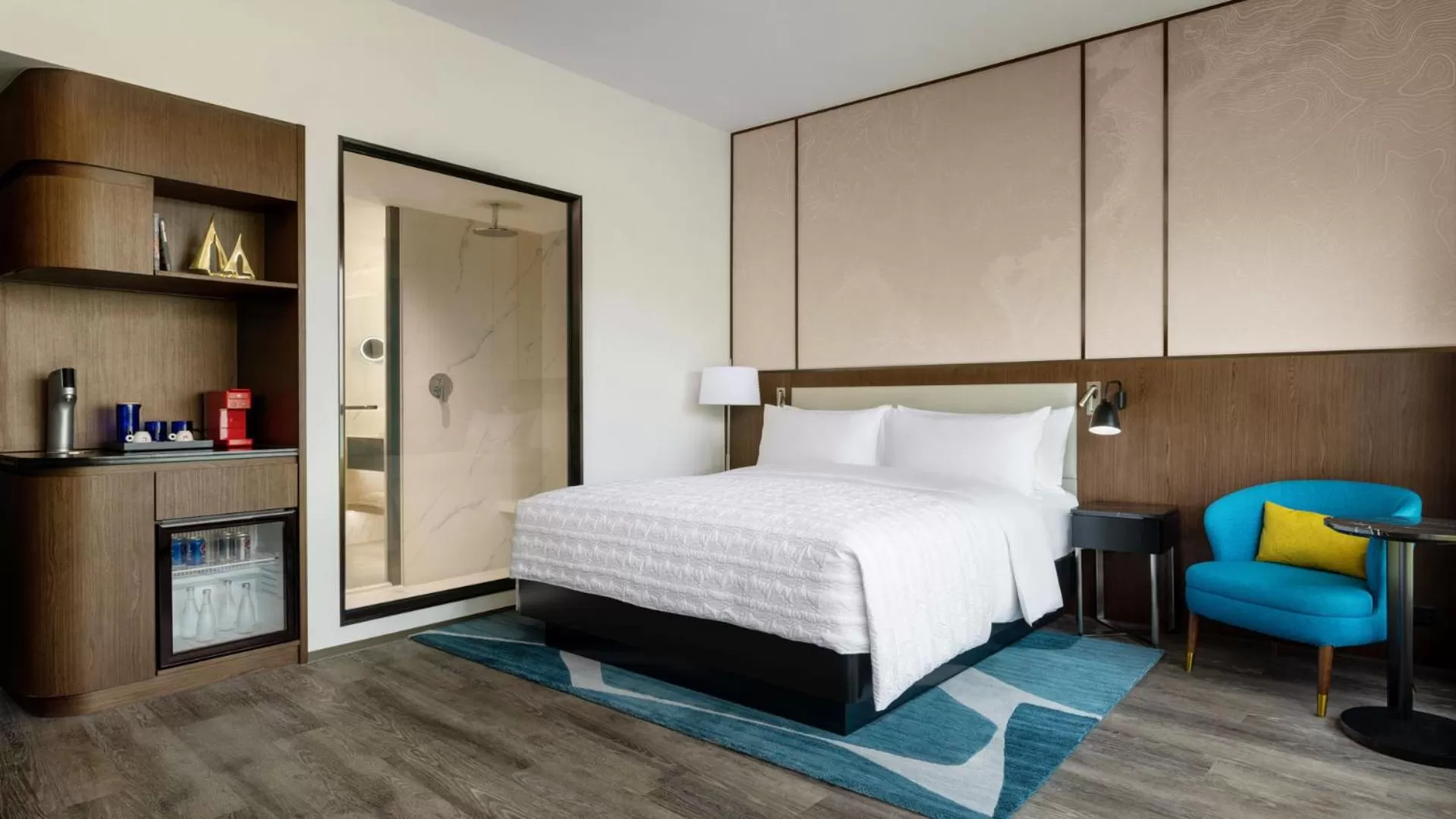 Larger King Room with Oceanside View in Le Méridien Hong Kong, Cyberport