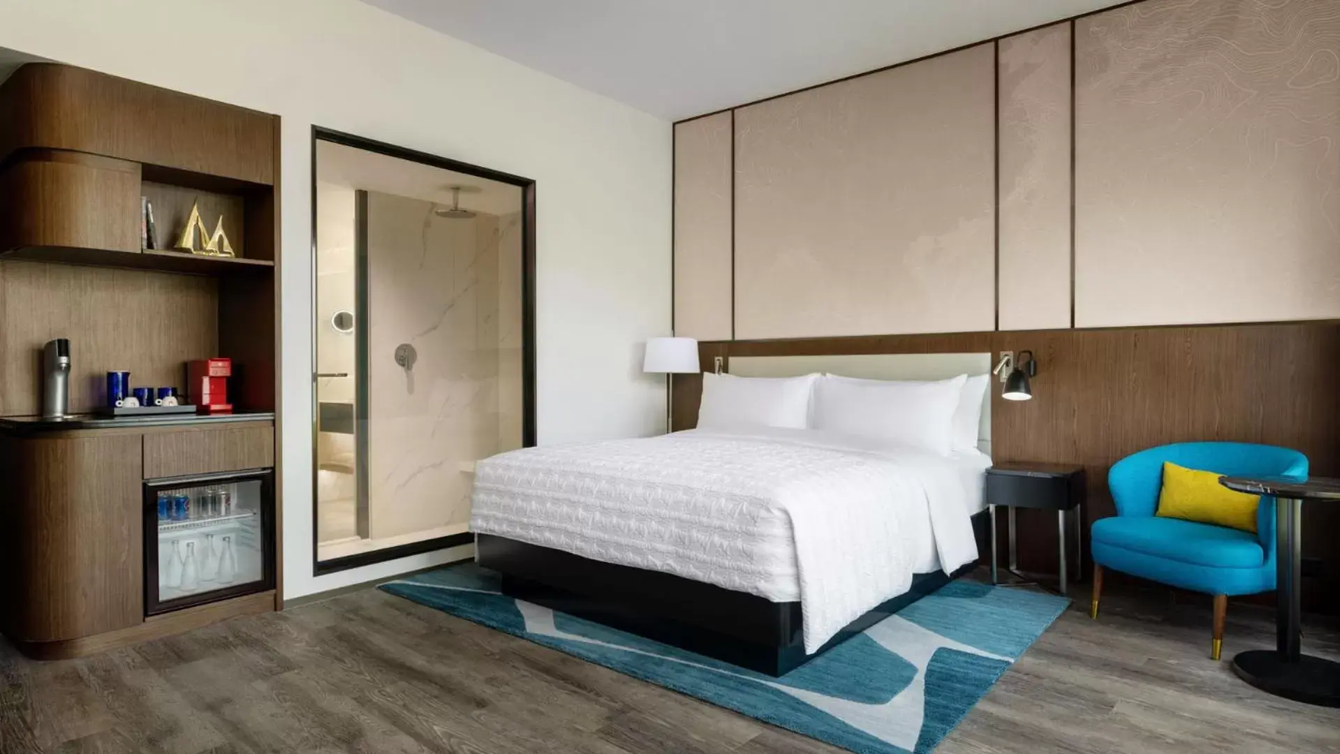 Larger King Room with Oceanside View in Le Méridien Hong Kong, Cyberport Larger King Room with Oceanside View in Le Méridien Hong Kong, Cyberport