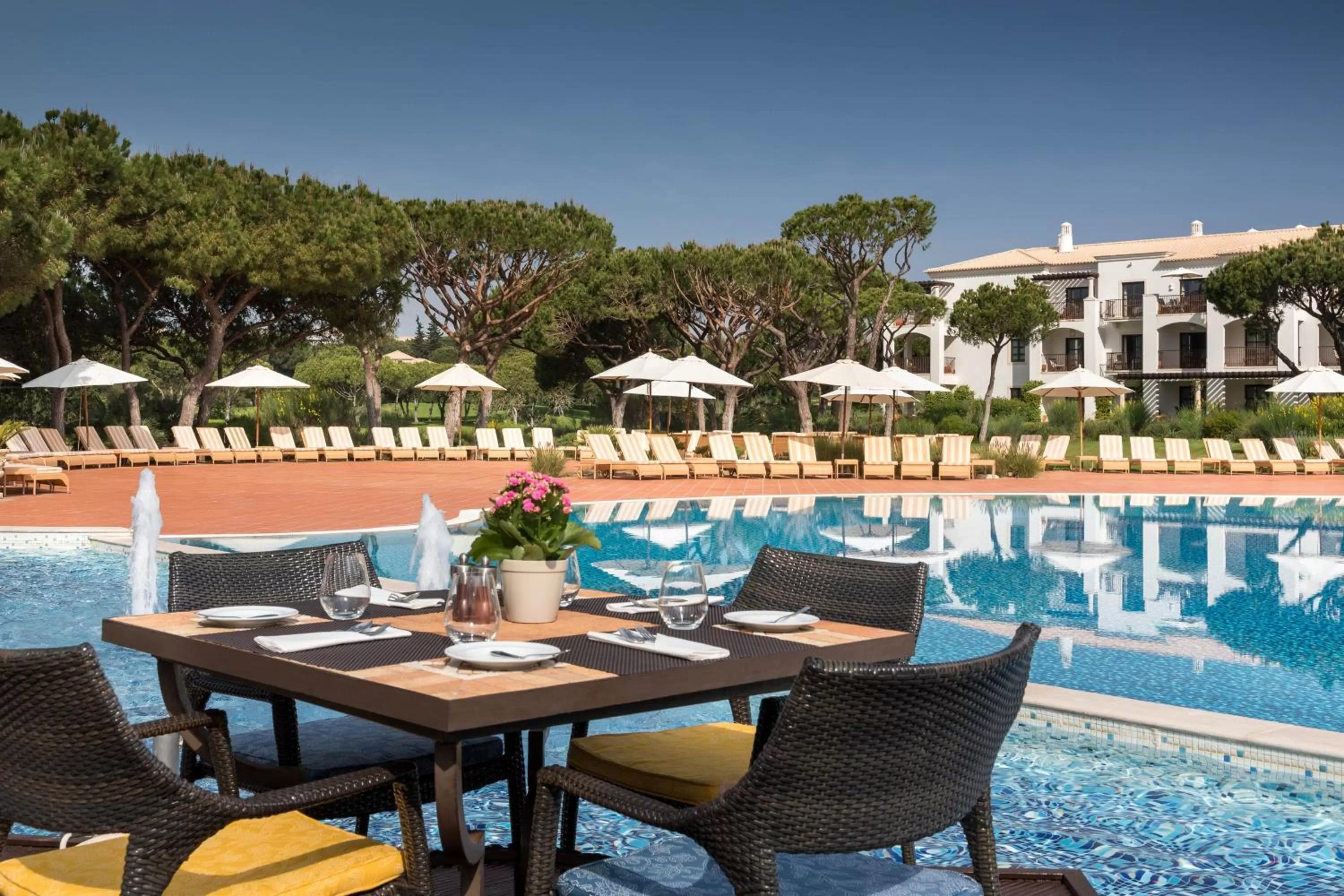 Restaurant/places to eat in Pine Cliffs Residence, a Luxury Collection Resort, Algarve