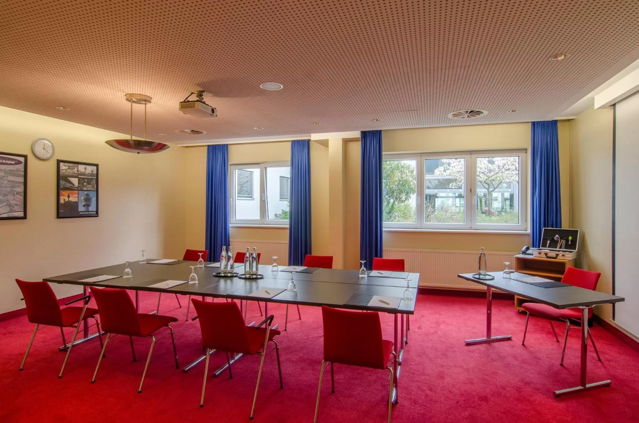 Meeting/conference room in Holiday Inn Berlin Airport - Conference Centre by IHG