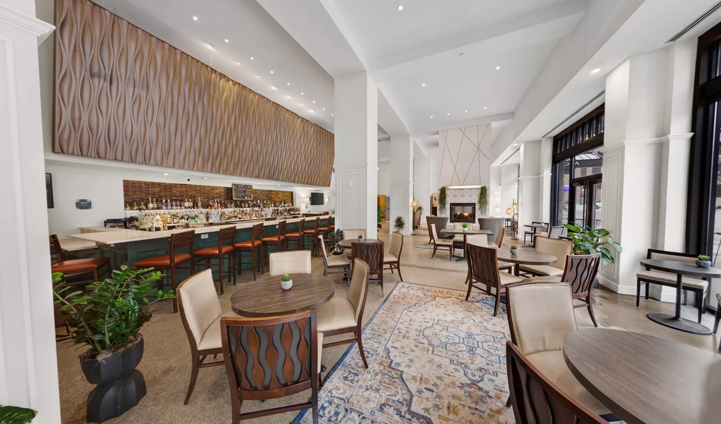 Restaurant/places to eat in Magnolia Hotel Omaha