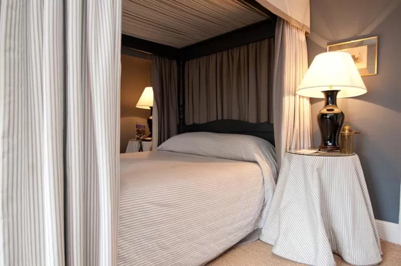 Bed in The Seaview Hotel And Restaurant