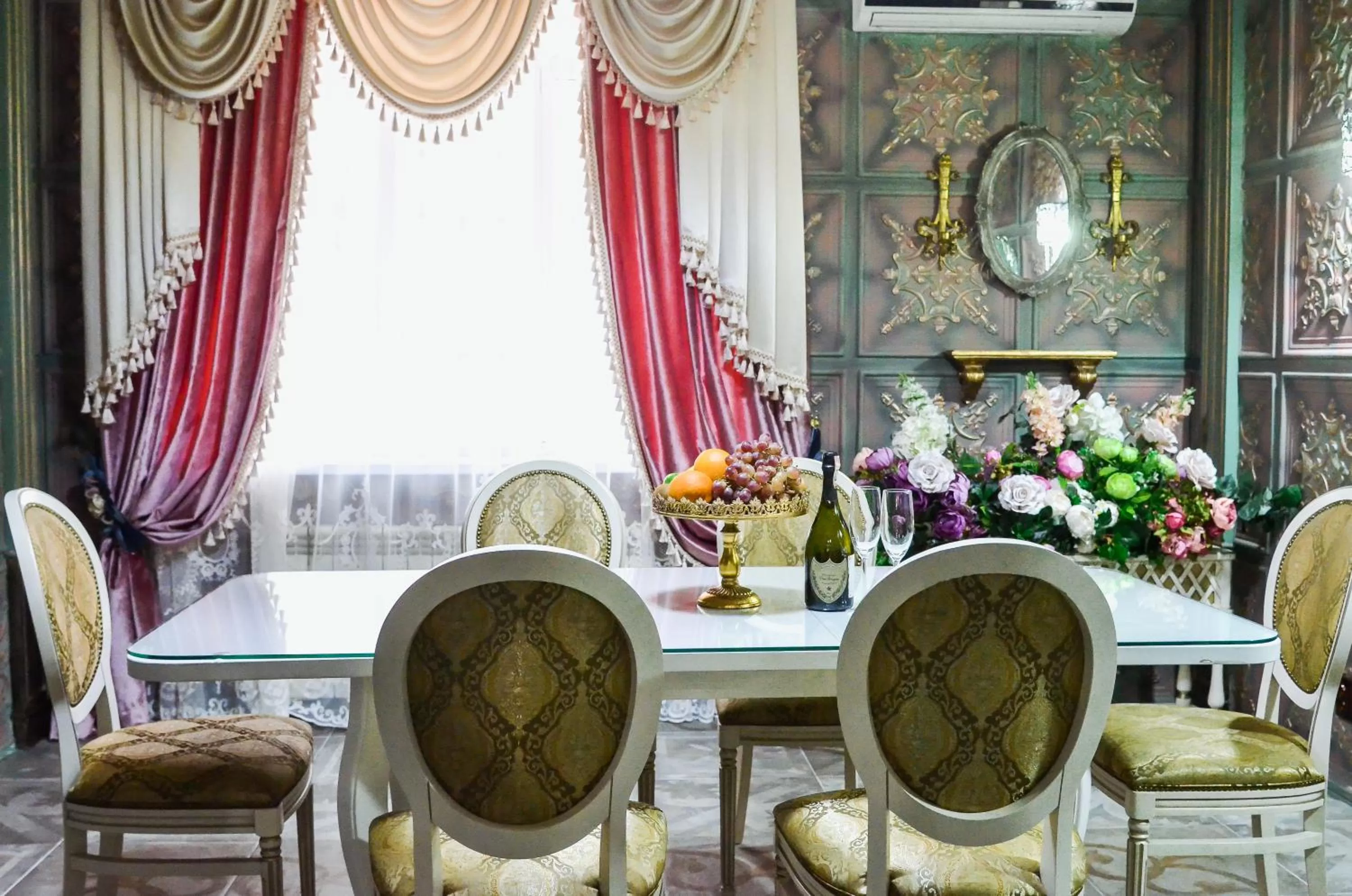 Lounge or bar in Amsterdam Hotel Aktobe