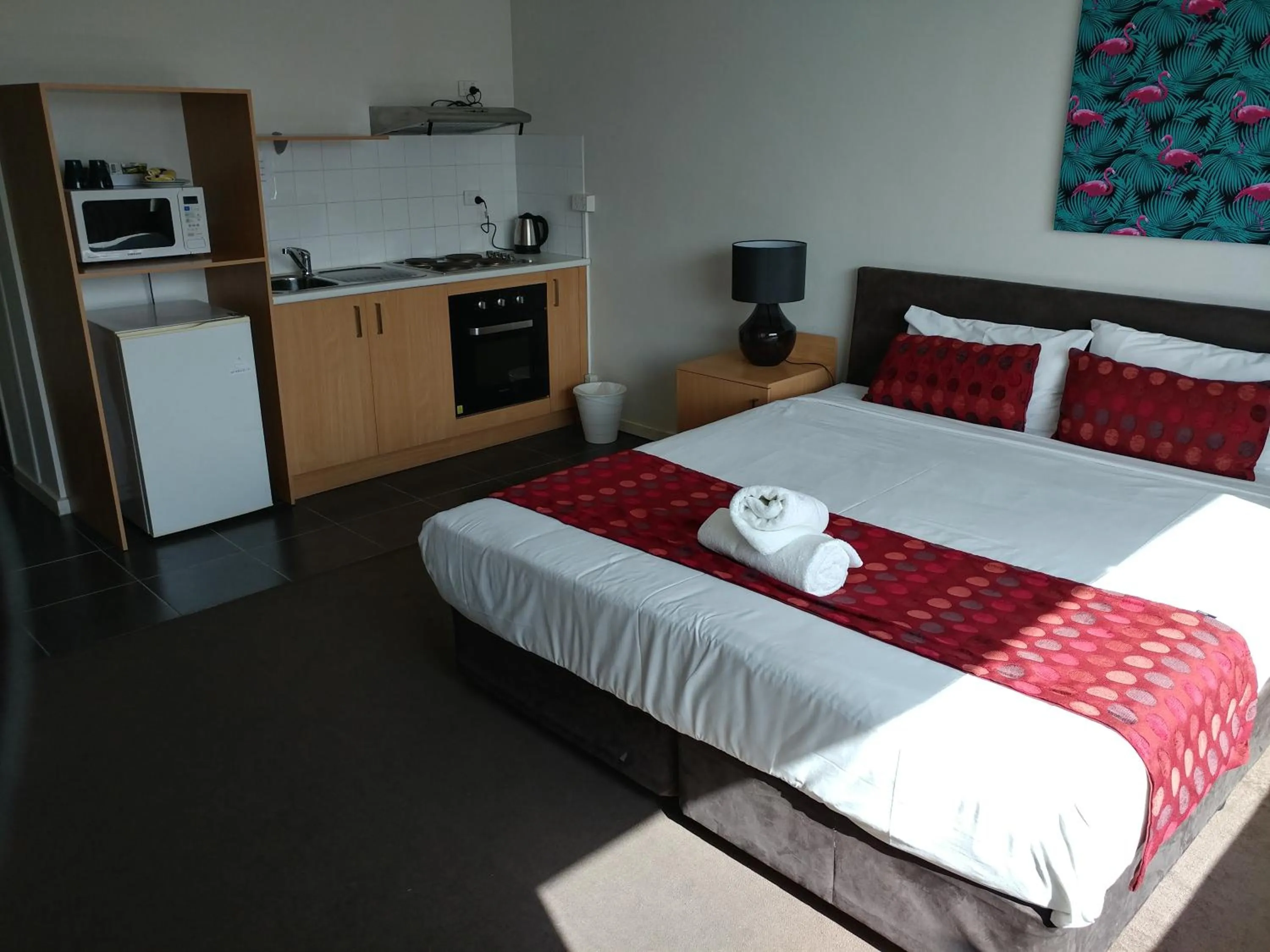 Bed in Parkdale Motor Inn