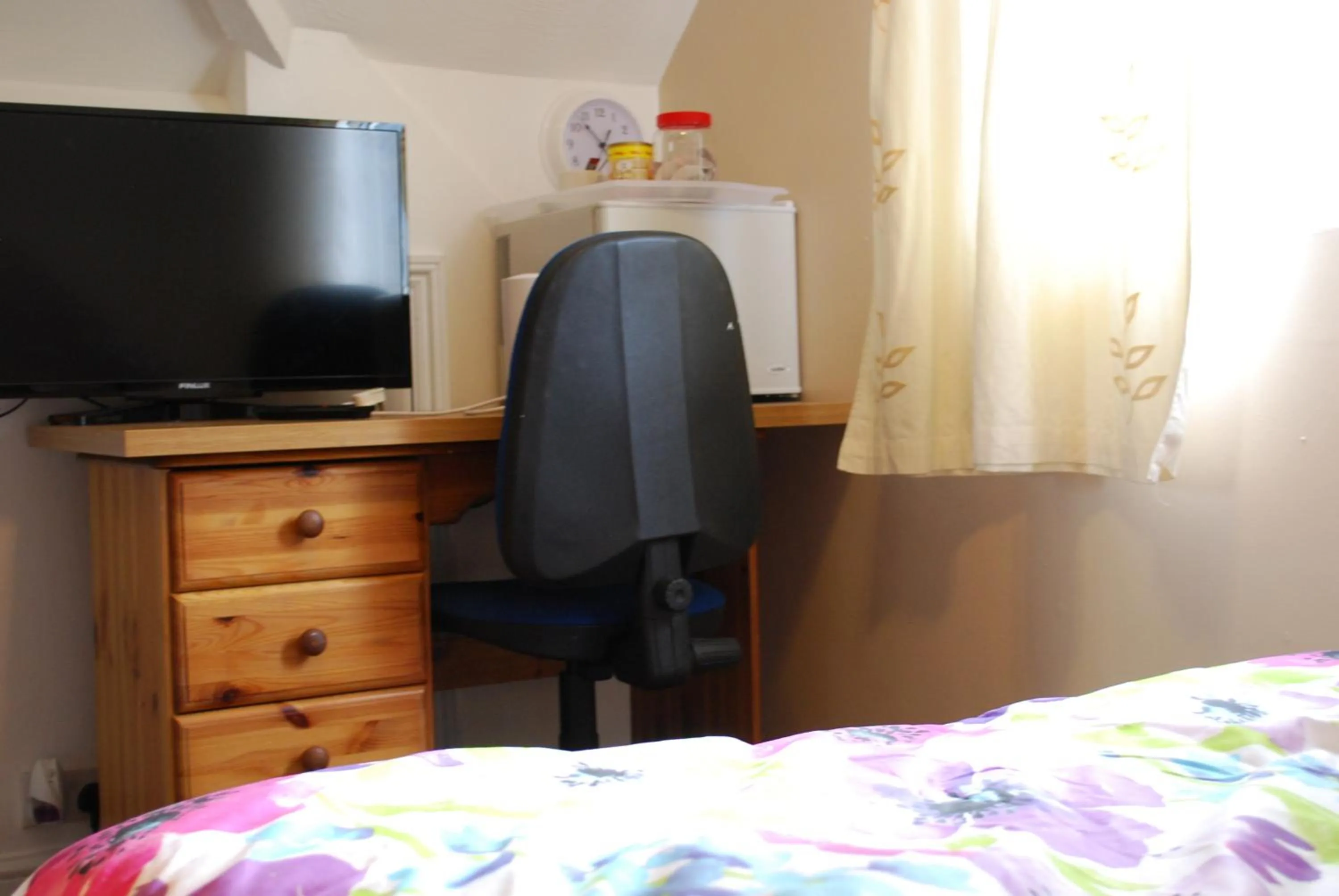 Photo of the whole room, Bed in Clift Guest House