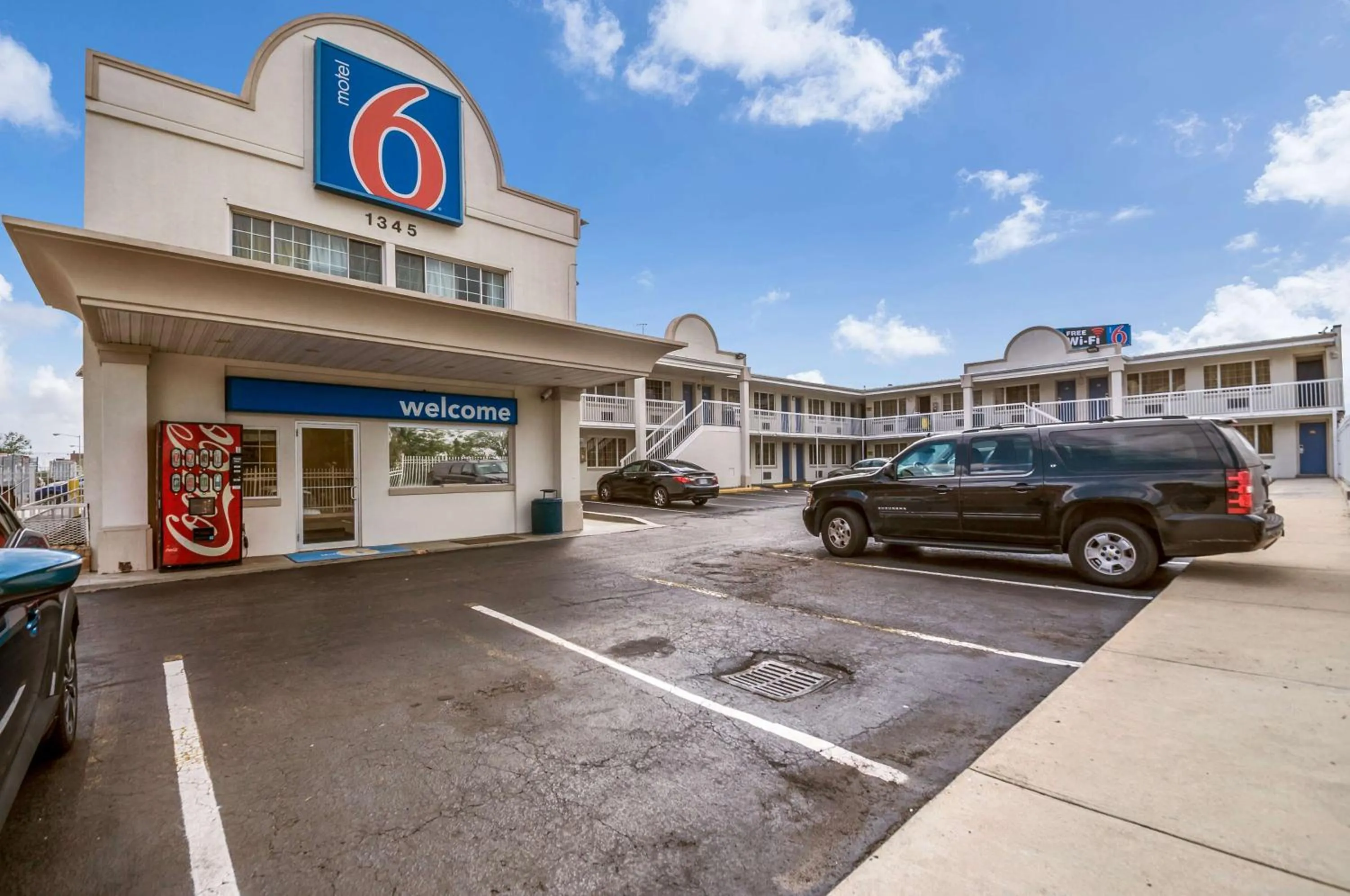 Property building in Motel 6-Washington, DC - Convention Center