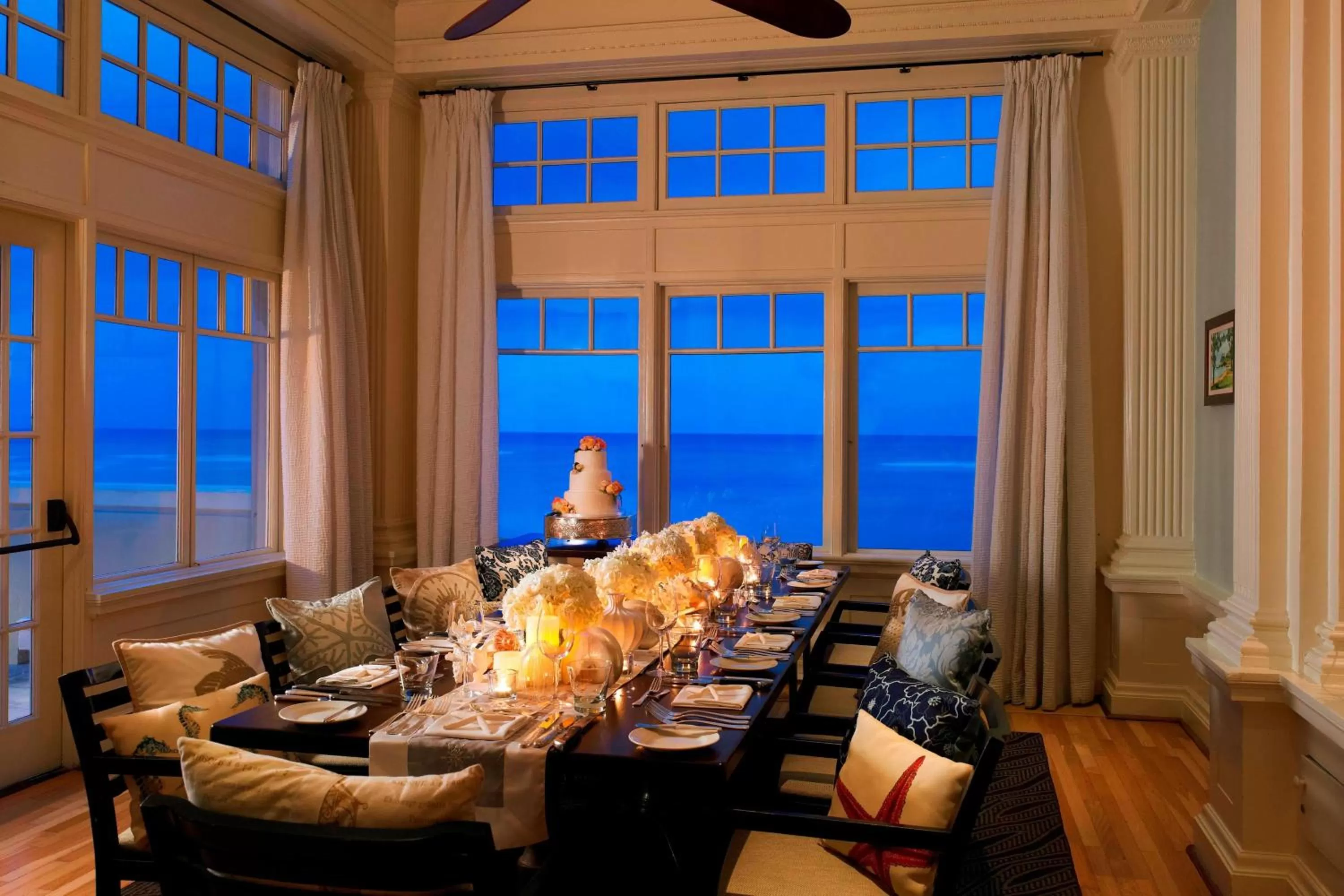 Beach in Moana Surfrider, A Westin Resort & Spa, Waikiki Beach