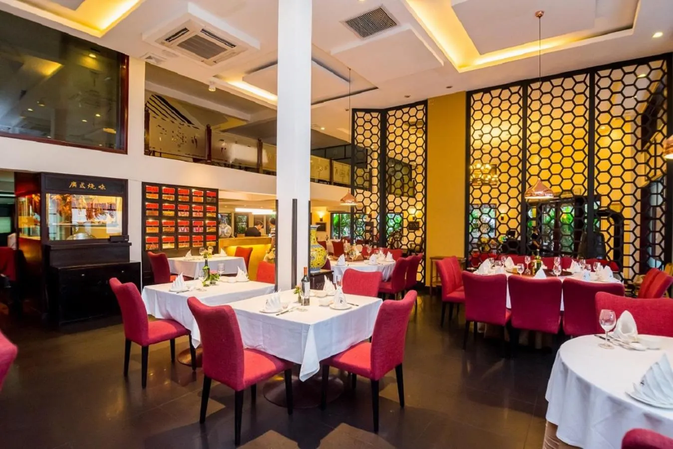 Restaurant/places to eat in Almond Hotel Sothearos