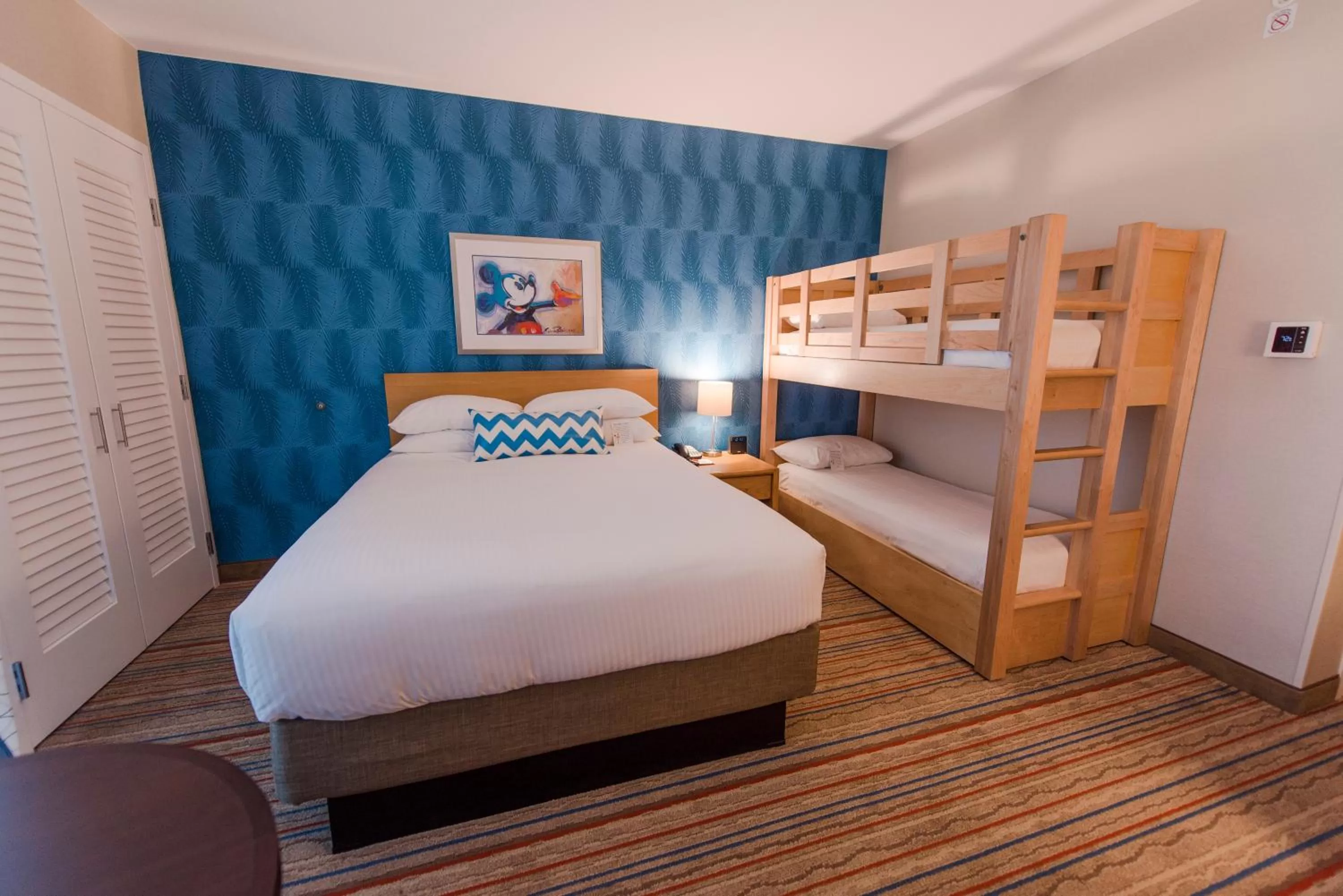 Bed in Howard Johnson by Wyndham Anaheim Hotel & Water Playground