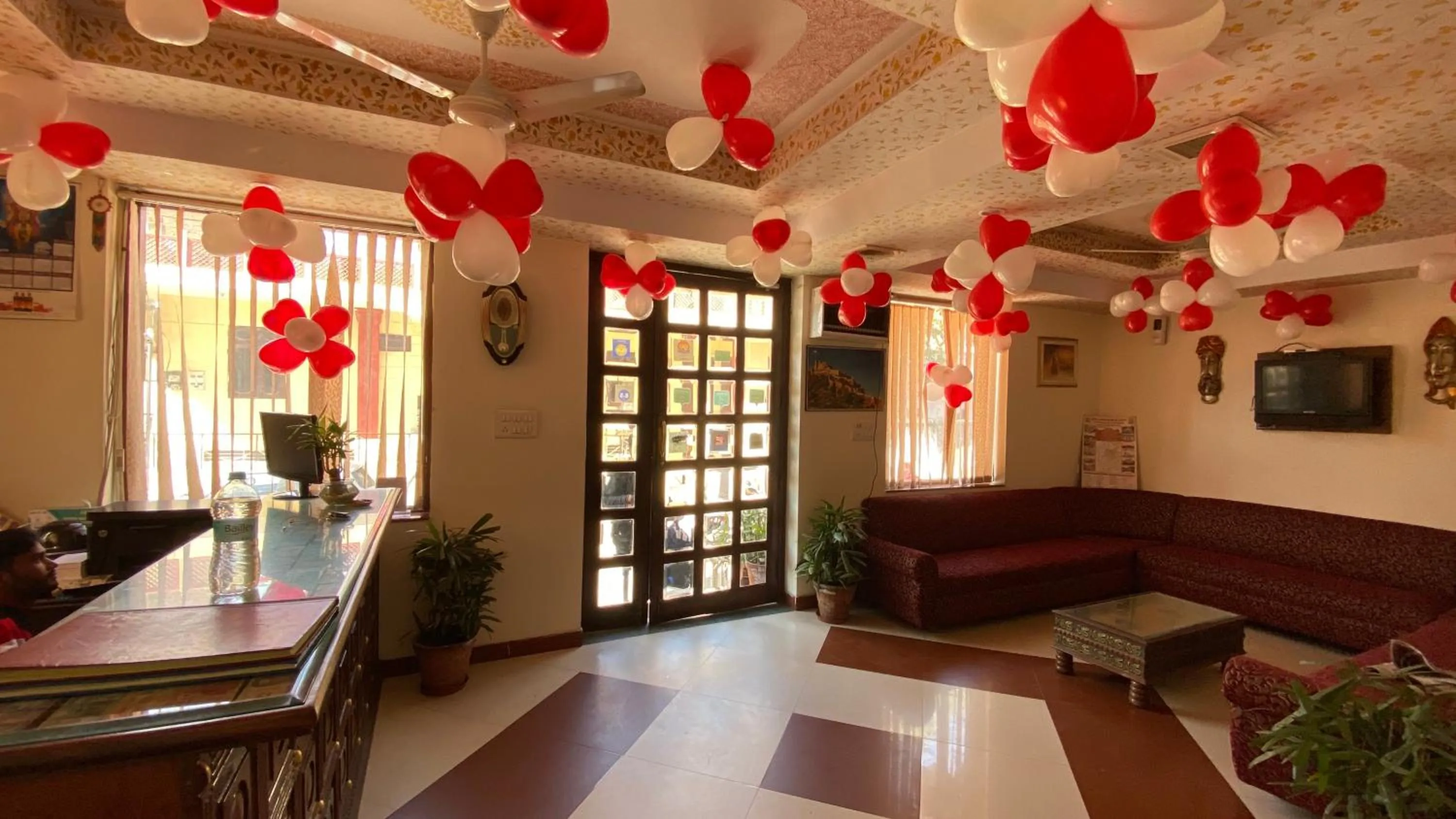 Lobby or reception in Tuk Tuk Backpackers- Near Jaipur Train Station