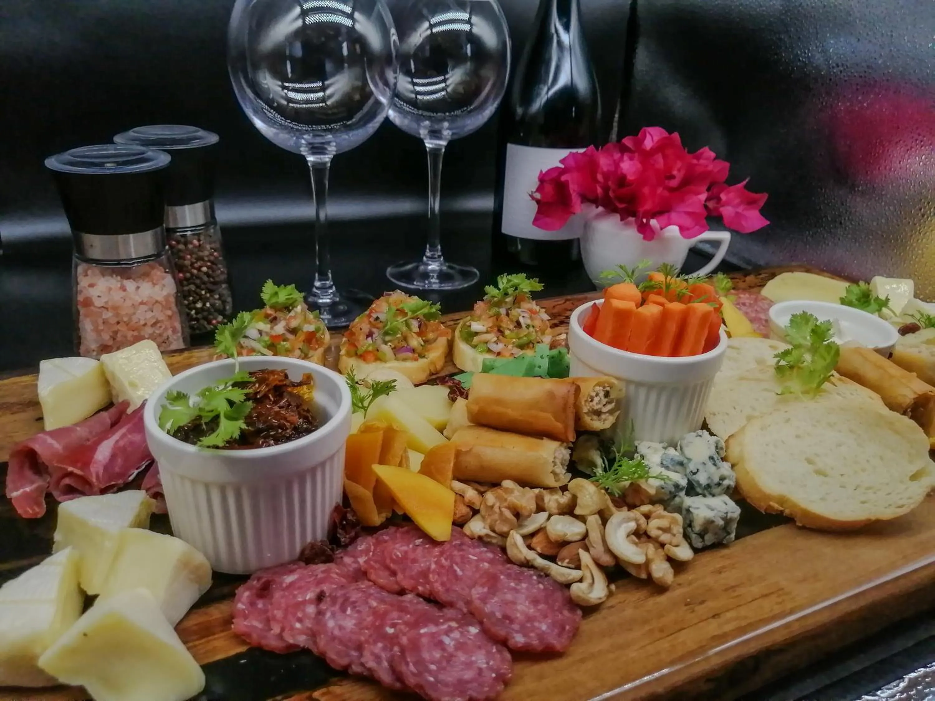 Restaurant/places to eat in Edgewater Dive & Spa Resort