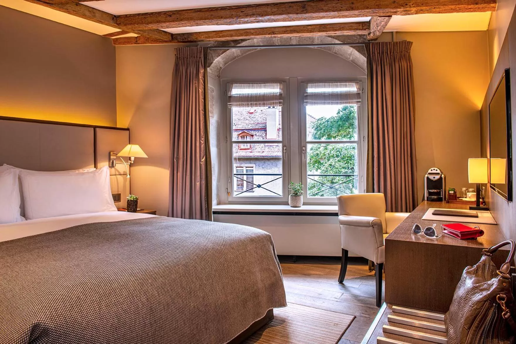 Photo of the whole room, Bed in Hôtel Les Armures